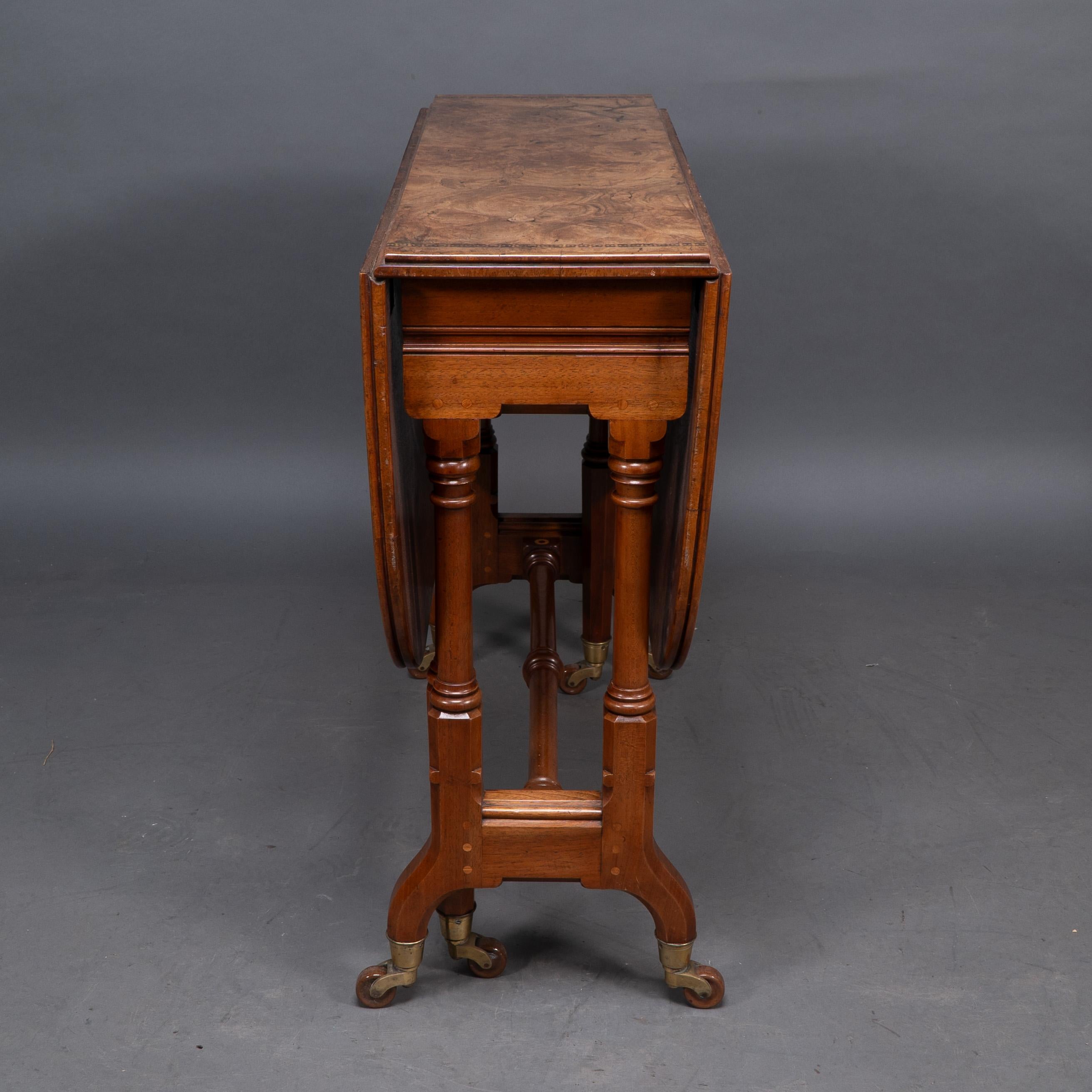 Anglais Charles Bevan pour Marsh & Jones. Table Sutherland en ronce de noyer de style Revive gothique en vente