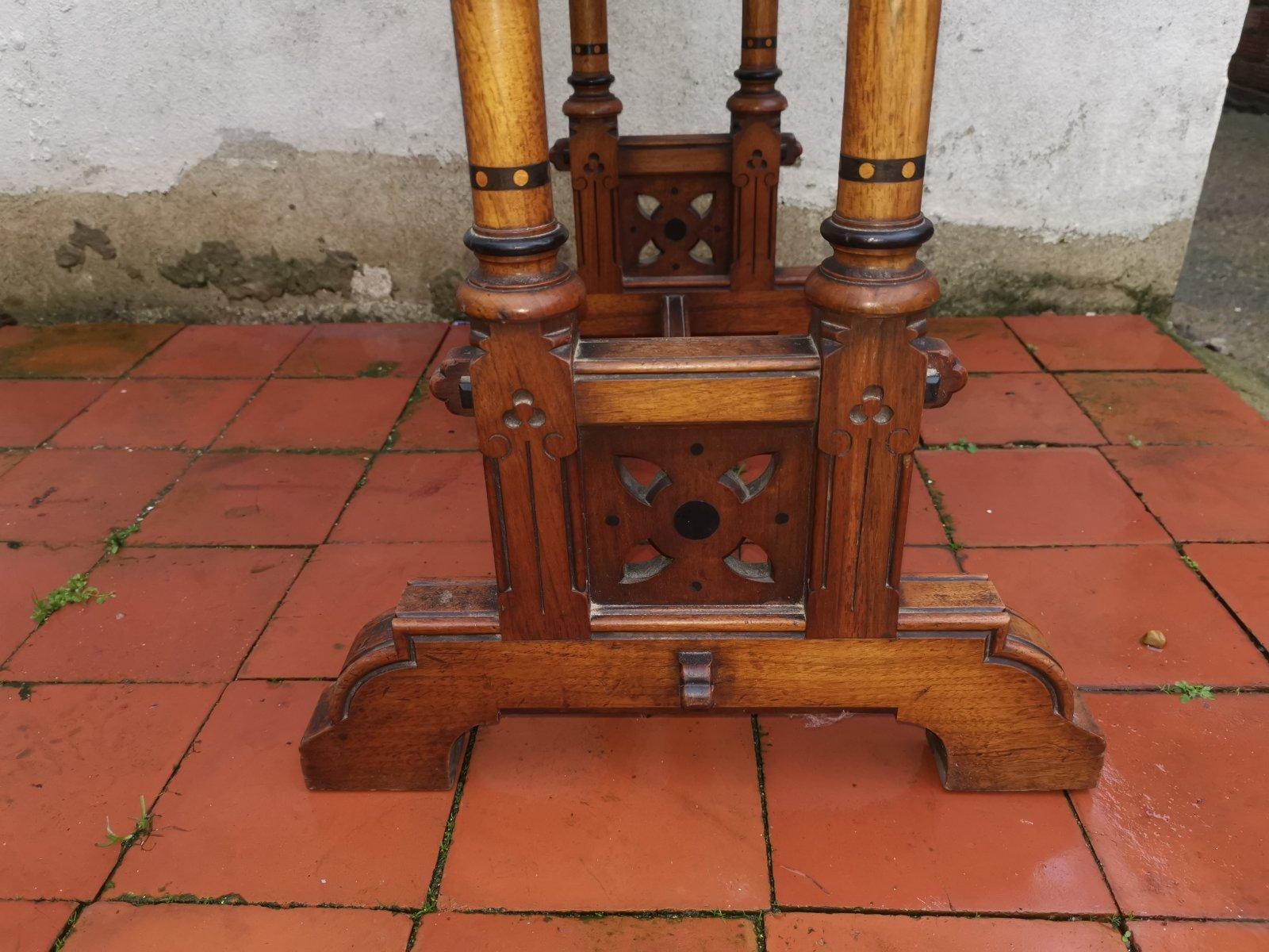 Charles Bevan for Marsh & Jones. A Small Walnut Writing Table on Turned Supports For Sale 7