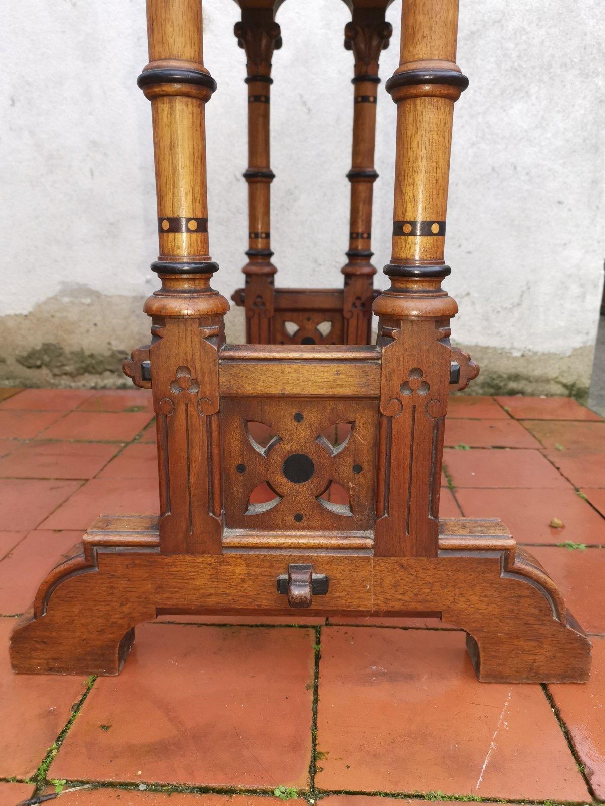 Charles Bevan for Marsh & Jones. A Small Walnut Writing Table on Turned Supports For Sale 2