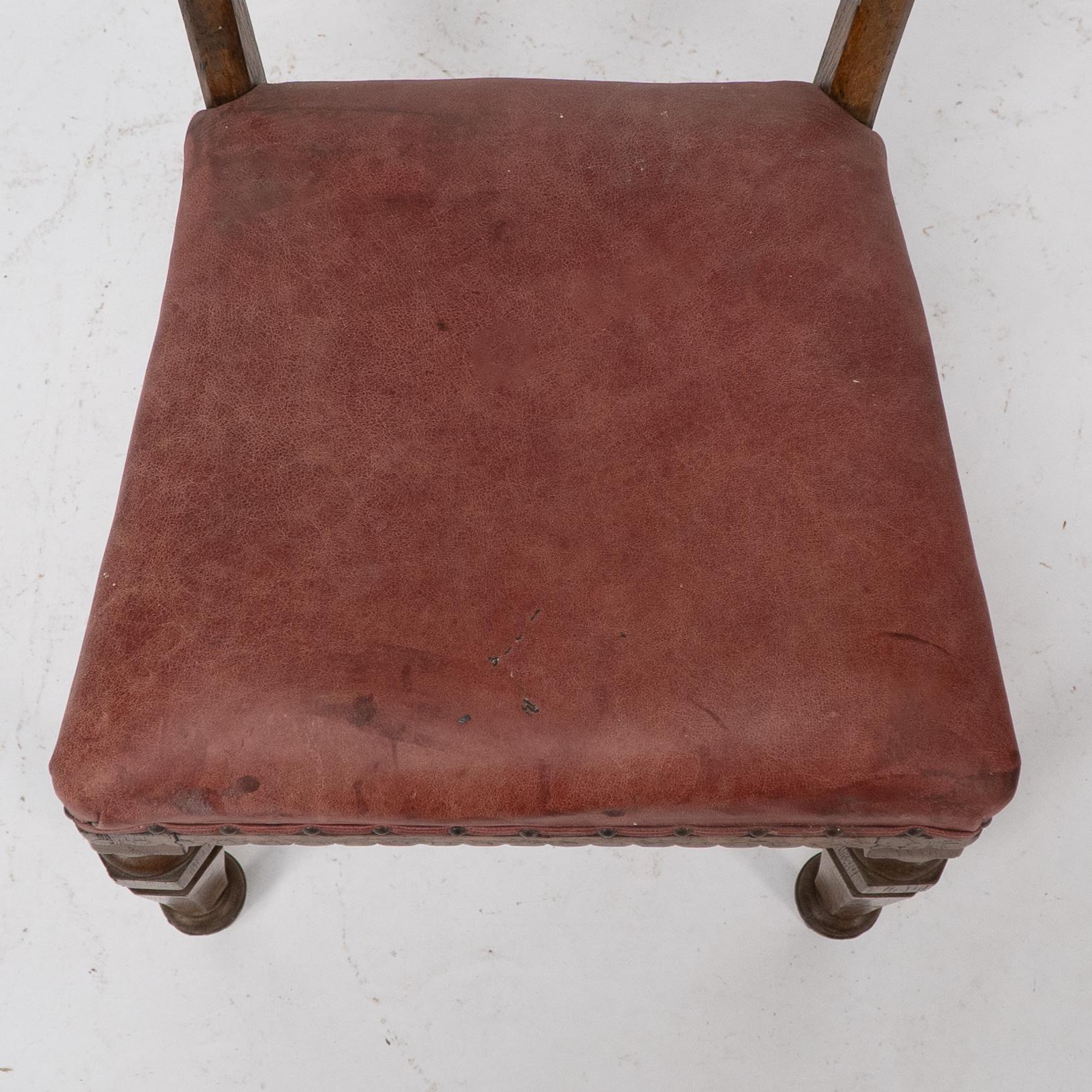 Charles Bevan, Gillows Attr. un set di sei sedie da pranzo Aesthetic Movement in Oak in vendita 4