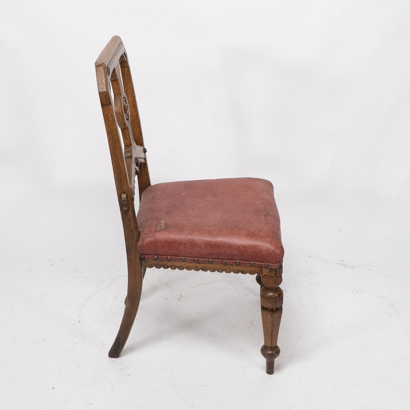 Fine XIX secolo Charles Bevan, Gillows Attr. un set di sei sedie da pranzo Aesthetic Movement in Oak in vendita