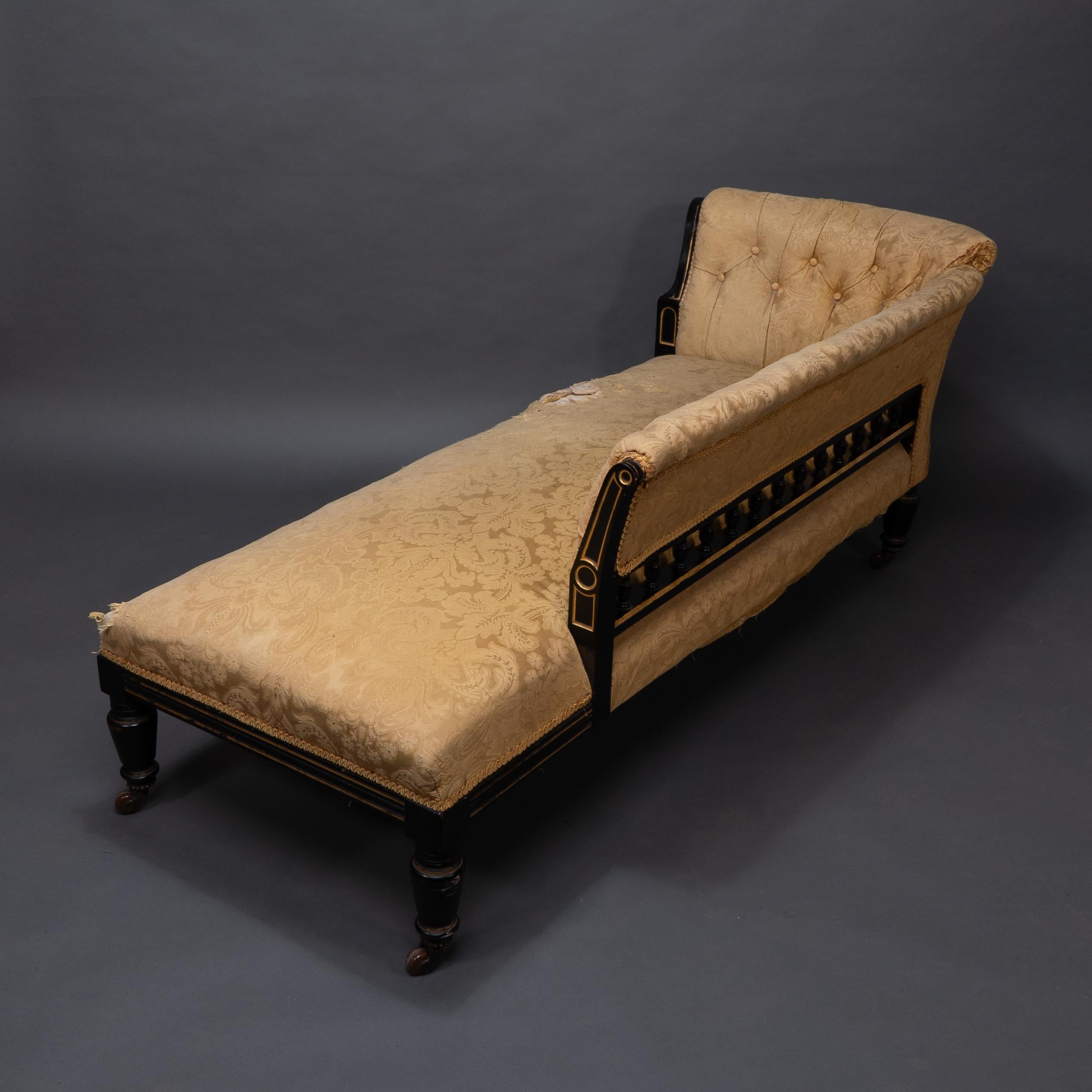 Charles Bevan. Marsh & Jones. Aesthetic Movement button back chaise lounge In Good Condition For Sale In London, GB