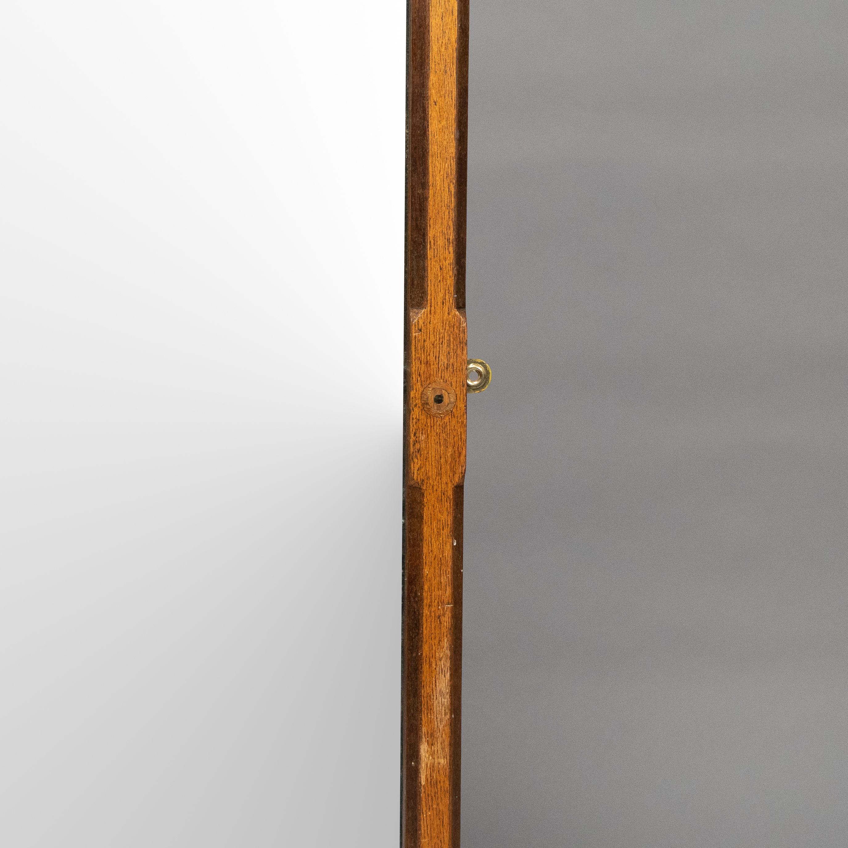 Charles Bevan Stil von. Ein Wandspiegel aus Eiche im gotischen Revival (Britisch) im Angebot