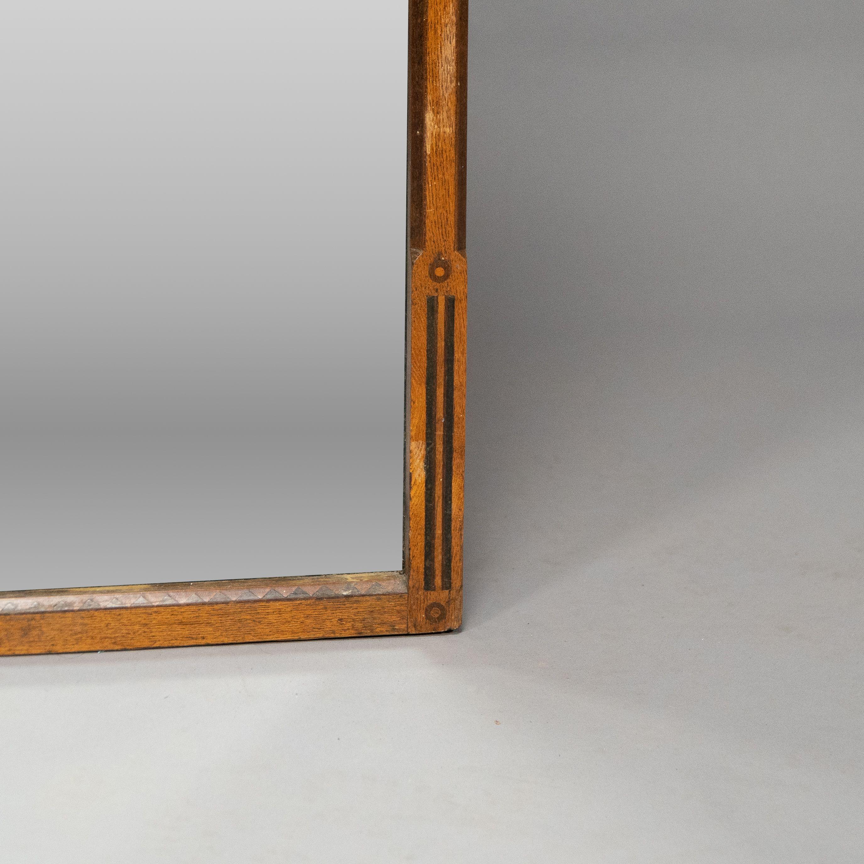 Charles Bevan Stil von. Ein Wandspiegel aus Eiche im gotischen Revival (Spätes 19. Jahrhundert) im Angebot