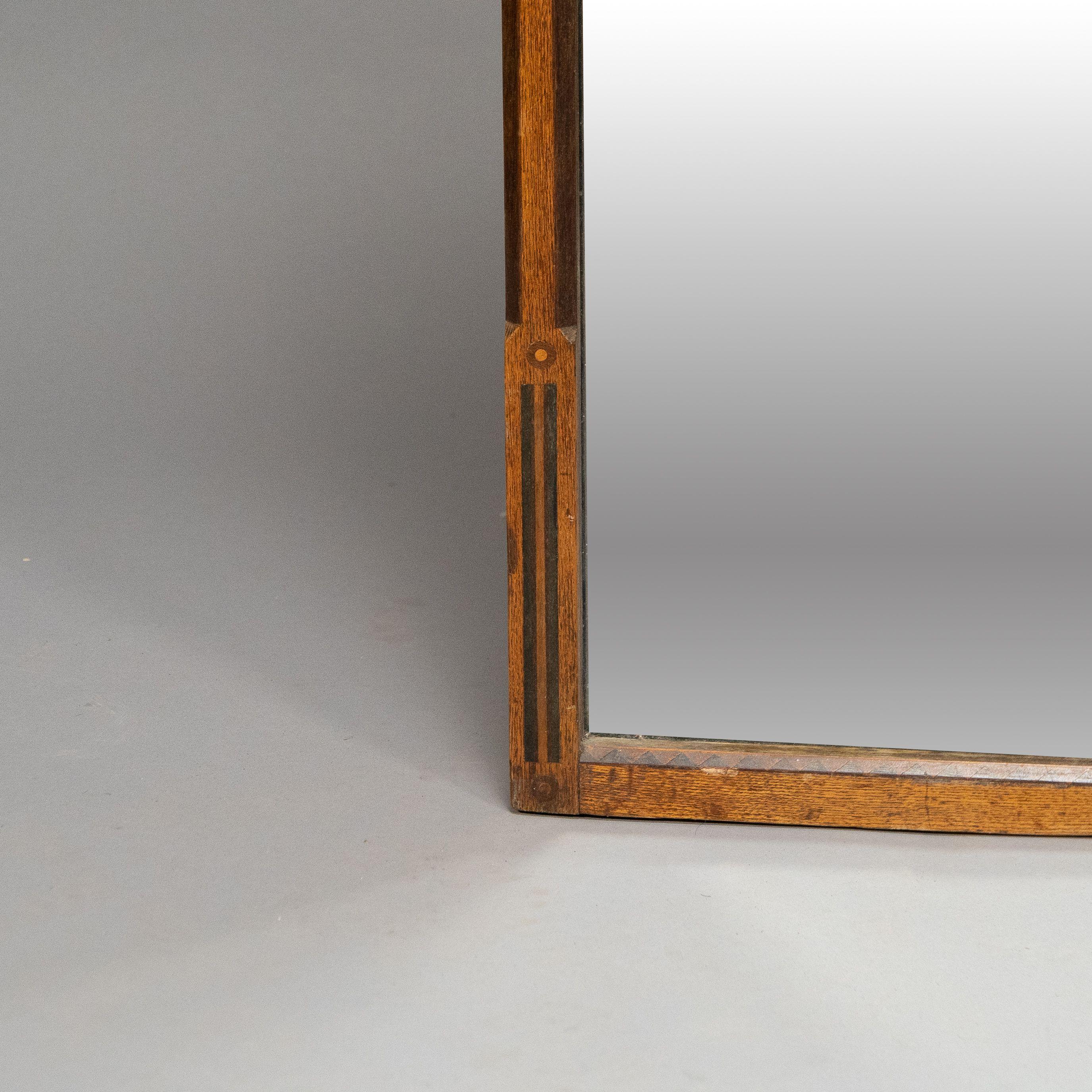 Charles Bevan Stil von. Ein Wandspiegel aus Eiche im gotischen Revival (Eichenholz) im Angebot