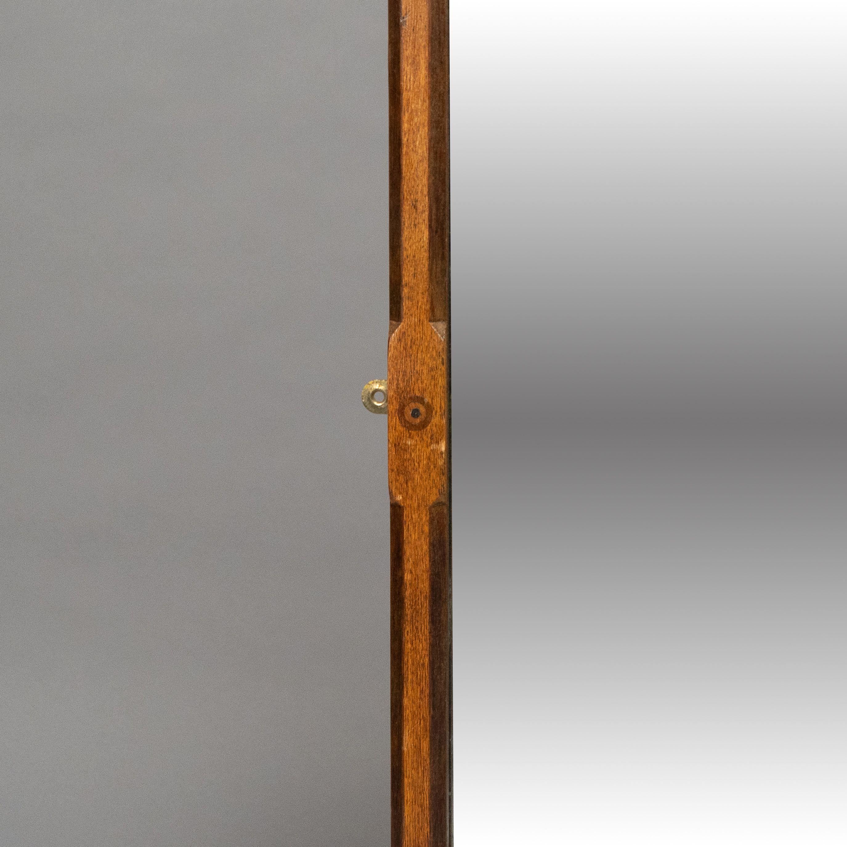 Charles Bevan Stil von. Ein Wandspiegel aus Eiche im gotischen Revival im Angebot 1