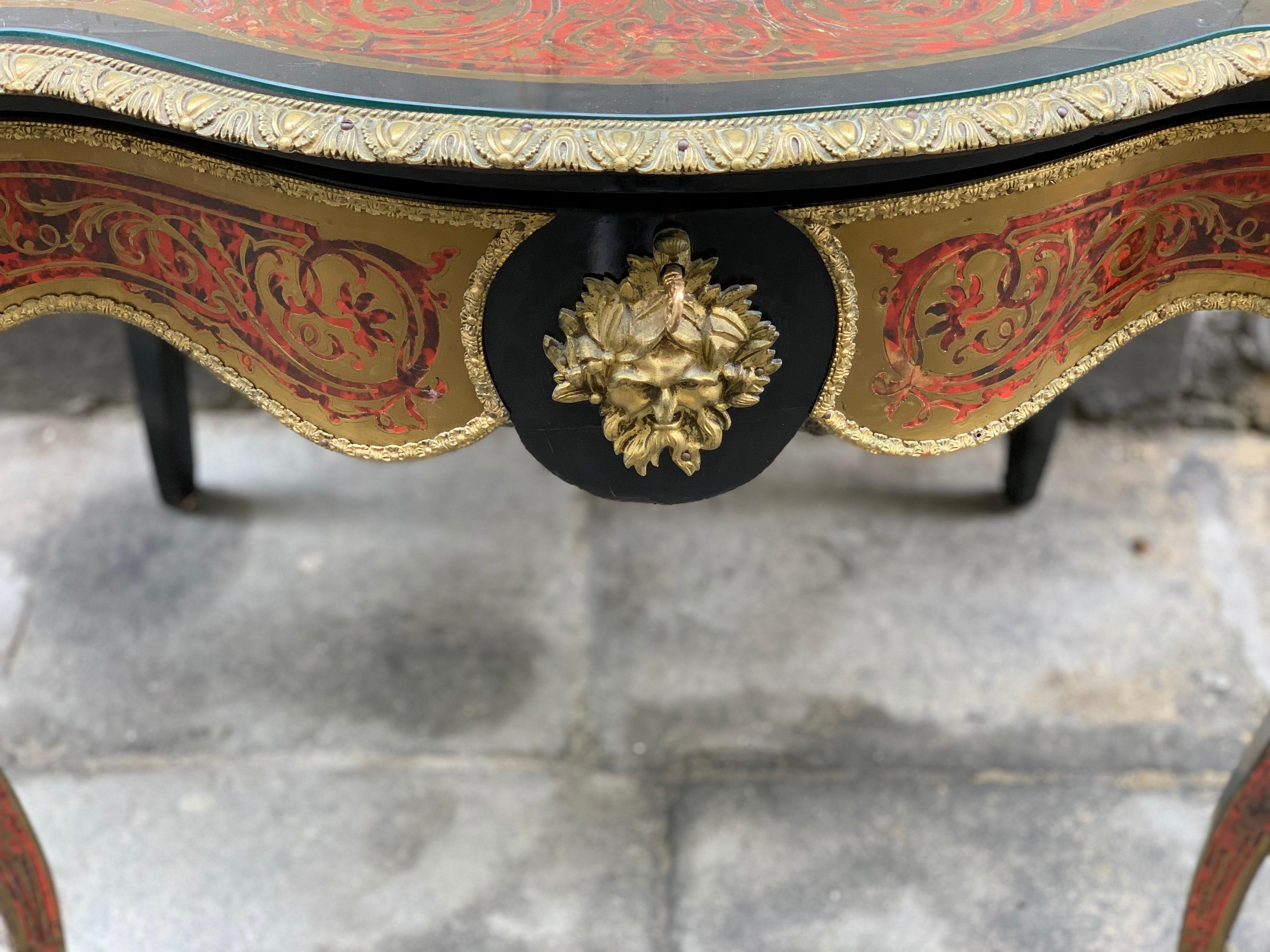 Charles-Boulle Style Mounted Tortoiseshell Engraved Brass and Ebony Desk, 1900 In Good Condition For Sale In Florence, IT