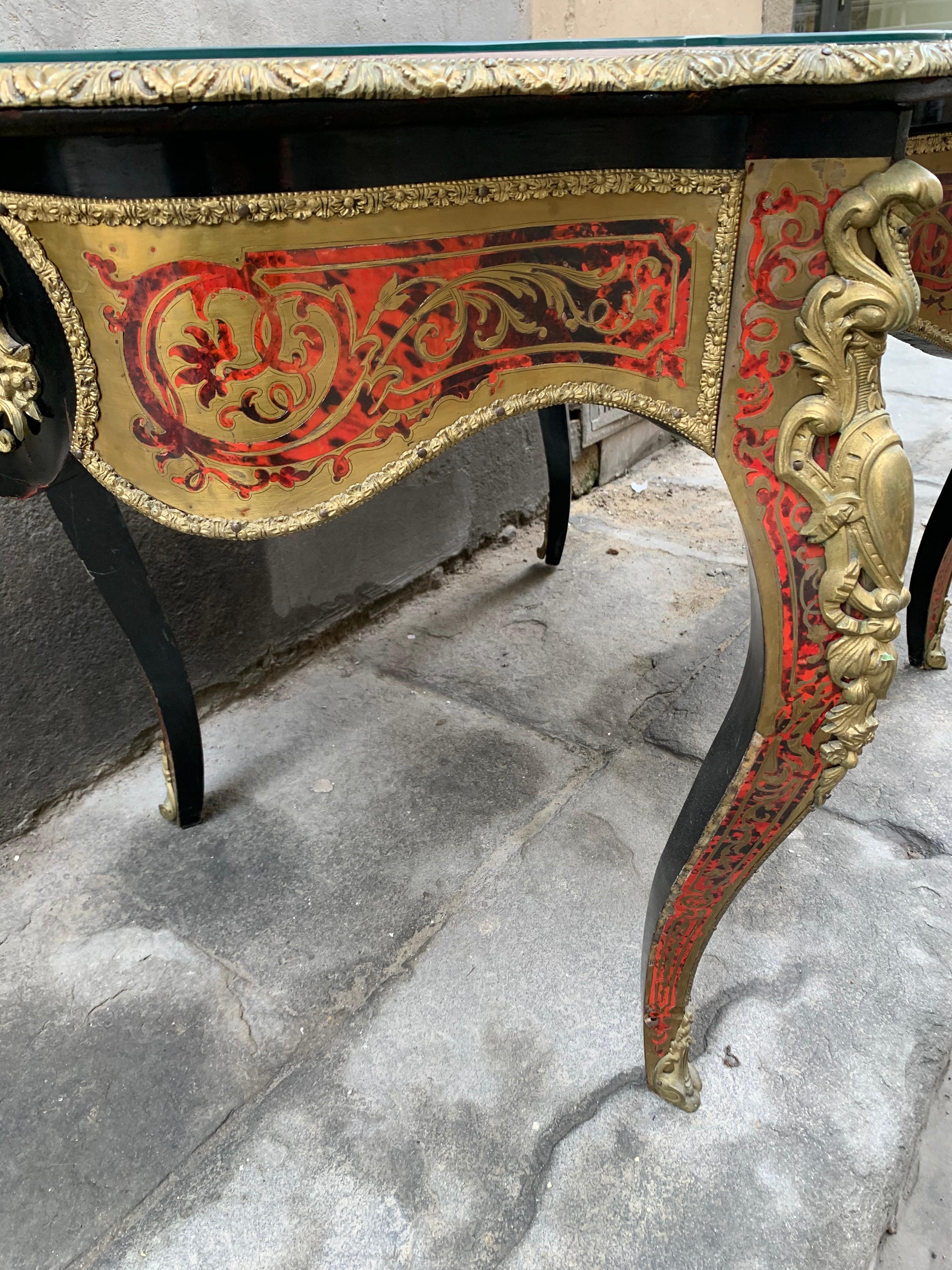 20th Century Charles-Boulle Style Mounted Tortoiseshell Engraved Brass and Ebony Desk, 1900 For Sale
