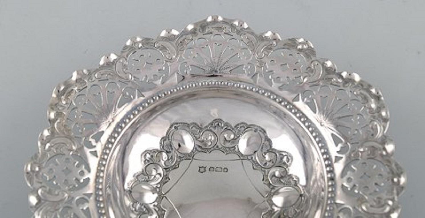English Charles Boyton & Son, London, Pierced Ornamental Bowl in Silver, 1910s For Sale