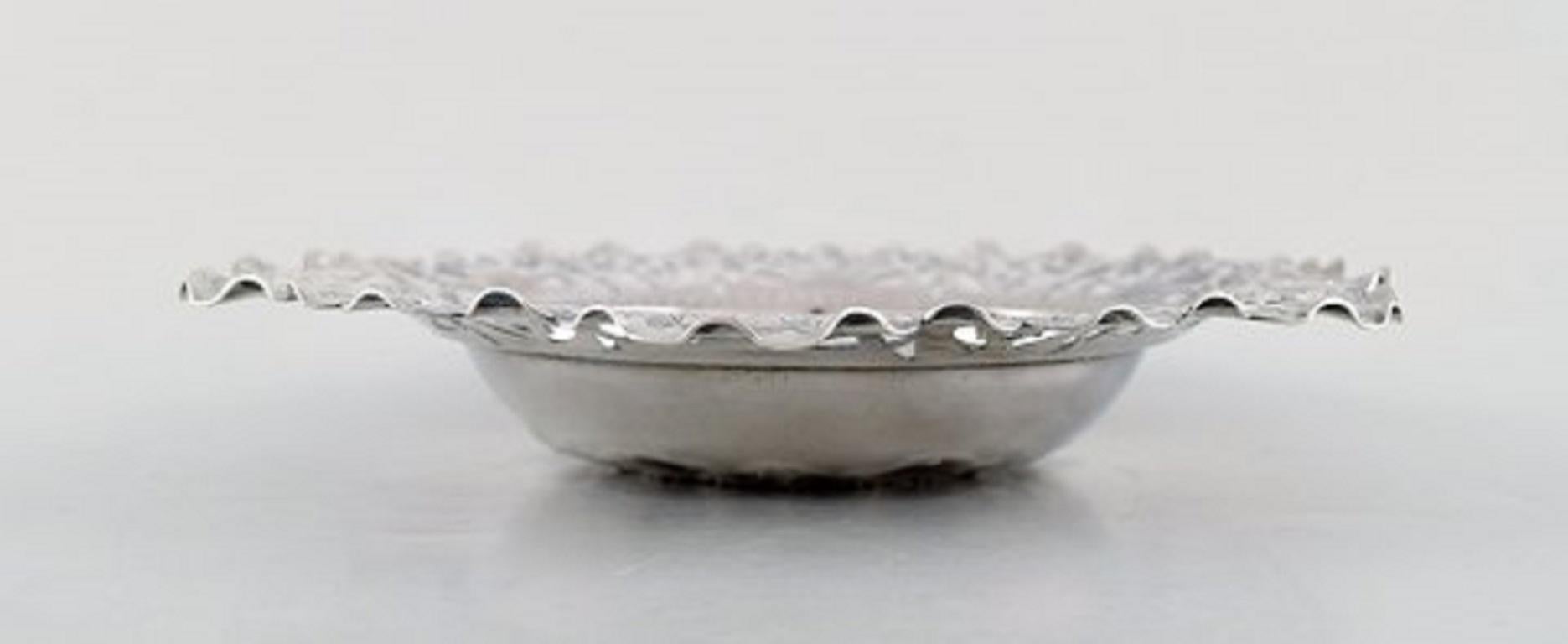 Early 20th Century Charles Boyton & Son, London, Pierced Ornamental Bowl in Silver, 1910s For Sale