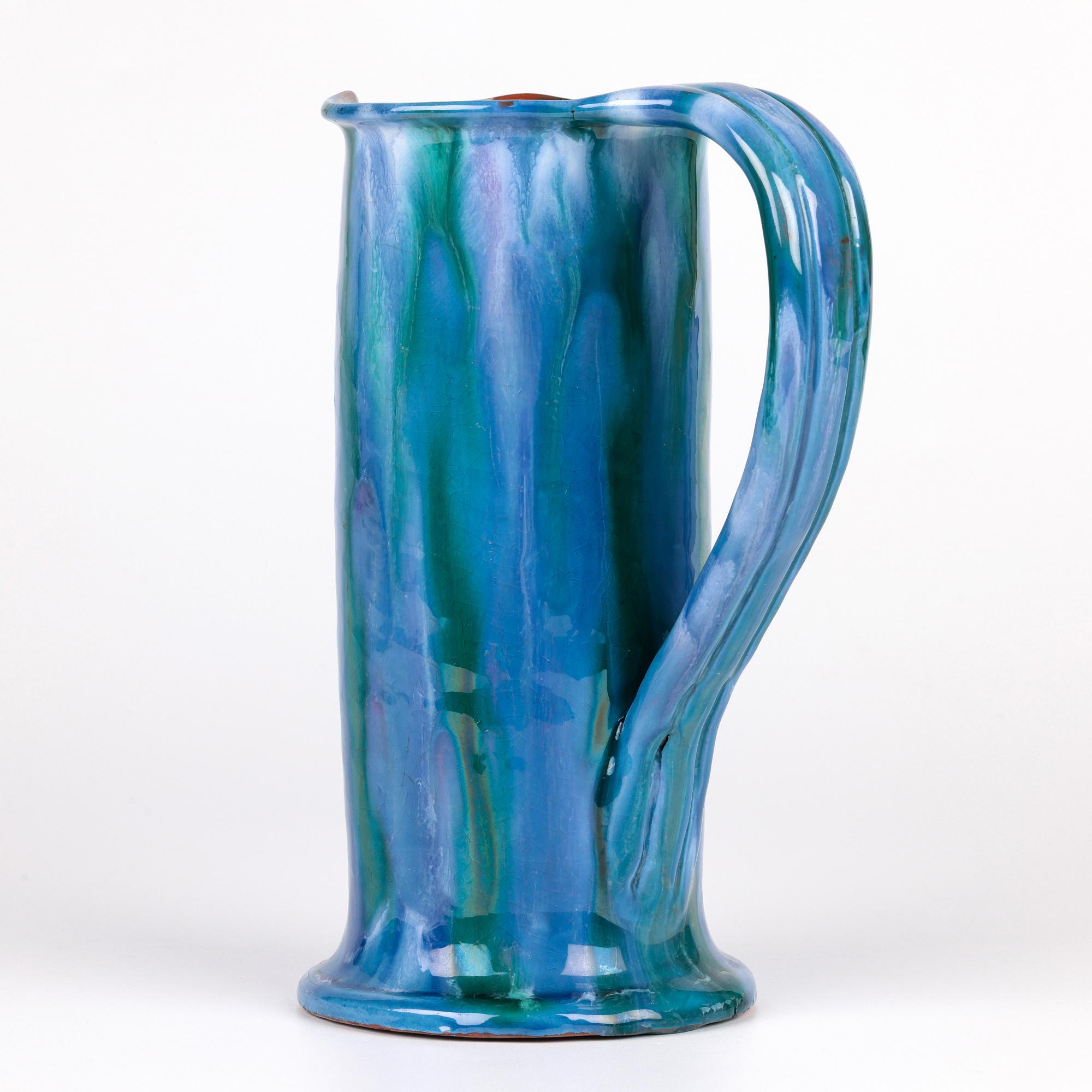 Pichet à poignée émaillé extensible bleu Charles Brannam Art Pottery en vente 10