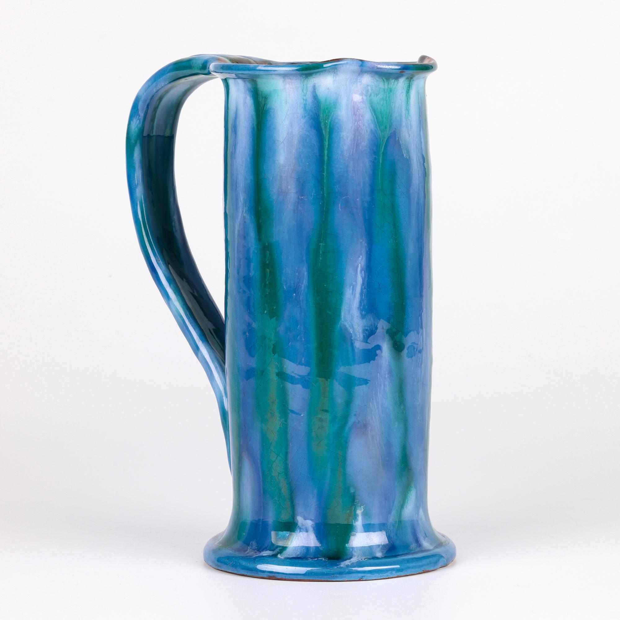 Pichet à poignée émaillé extensible bleu Charles Brannam Art Pottery en vente 11
