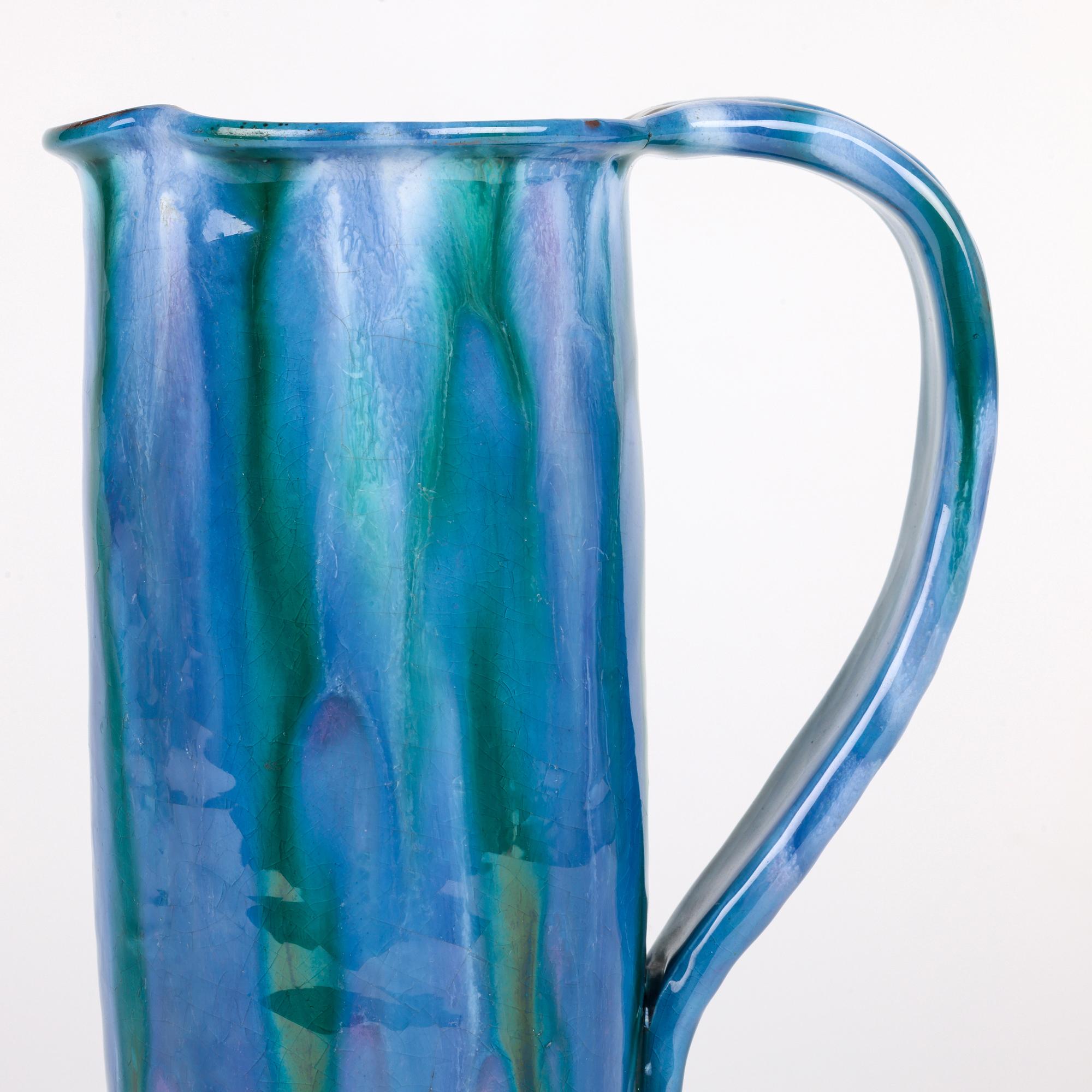 Pichet à poignée émaillé extensible bleu Charles Brannam Art Pottery en vente 12