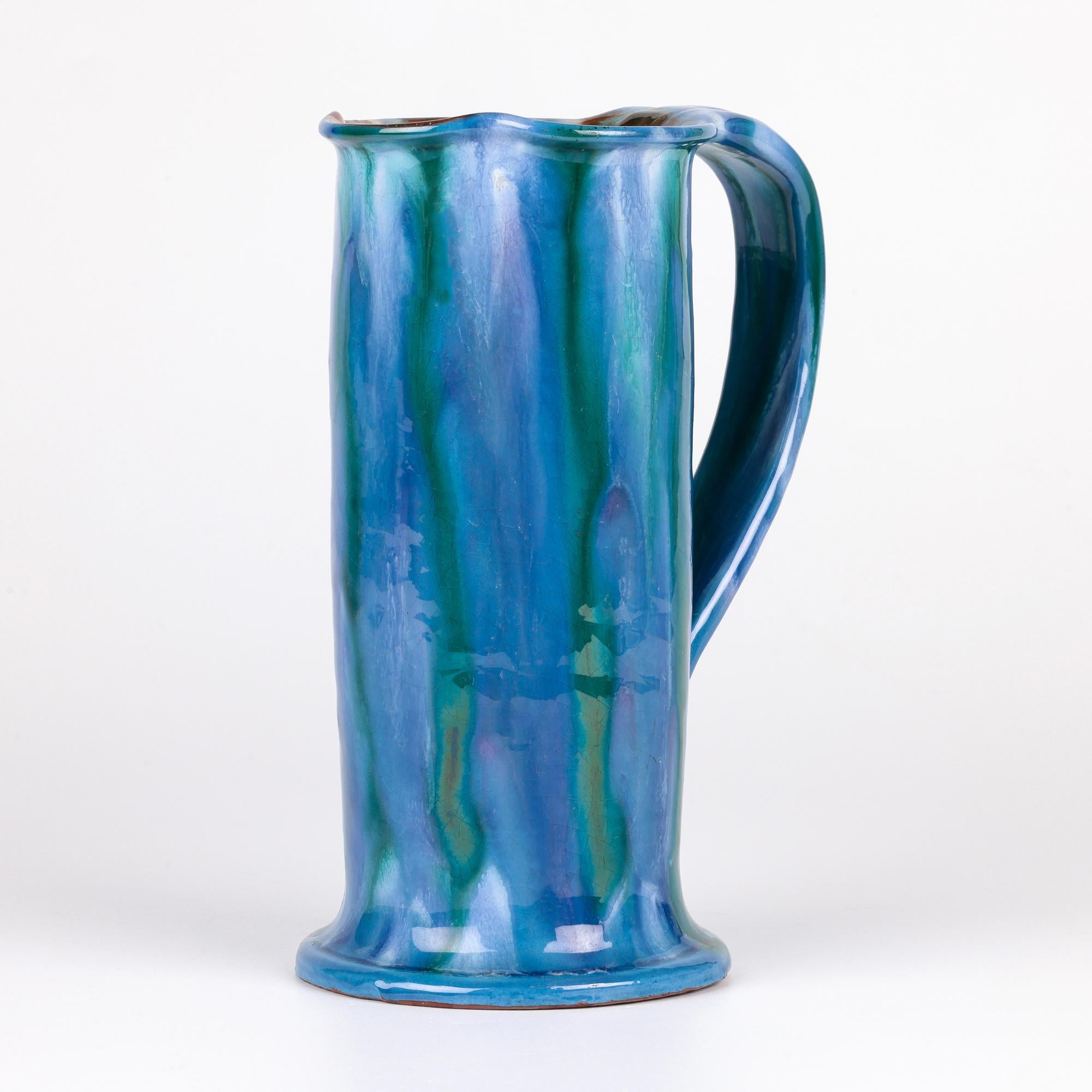 Pichet à poignée émaillé extensible bleu Charles Brannam Art Pottery Bon état - En vente à Bishop's Stortford, Hertfordshire