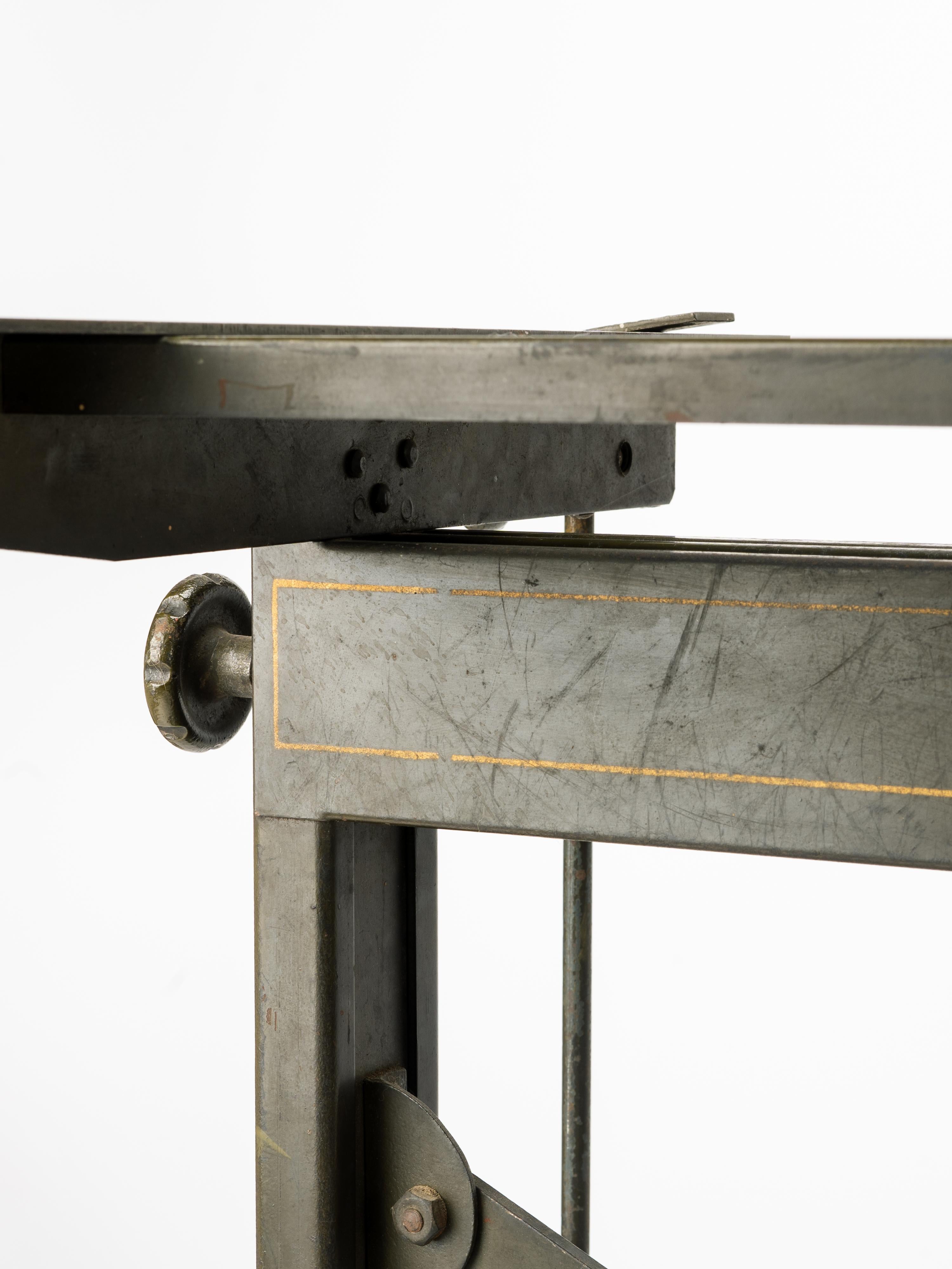 Americano Charles Bruning Tavolo da disegno industriale regolabile Base scrivania in vendita