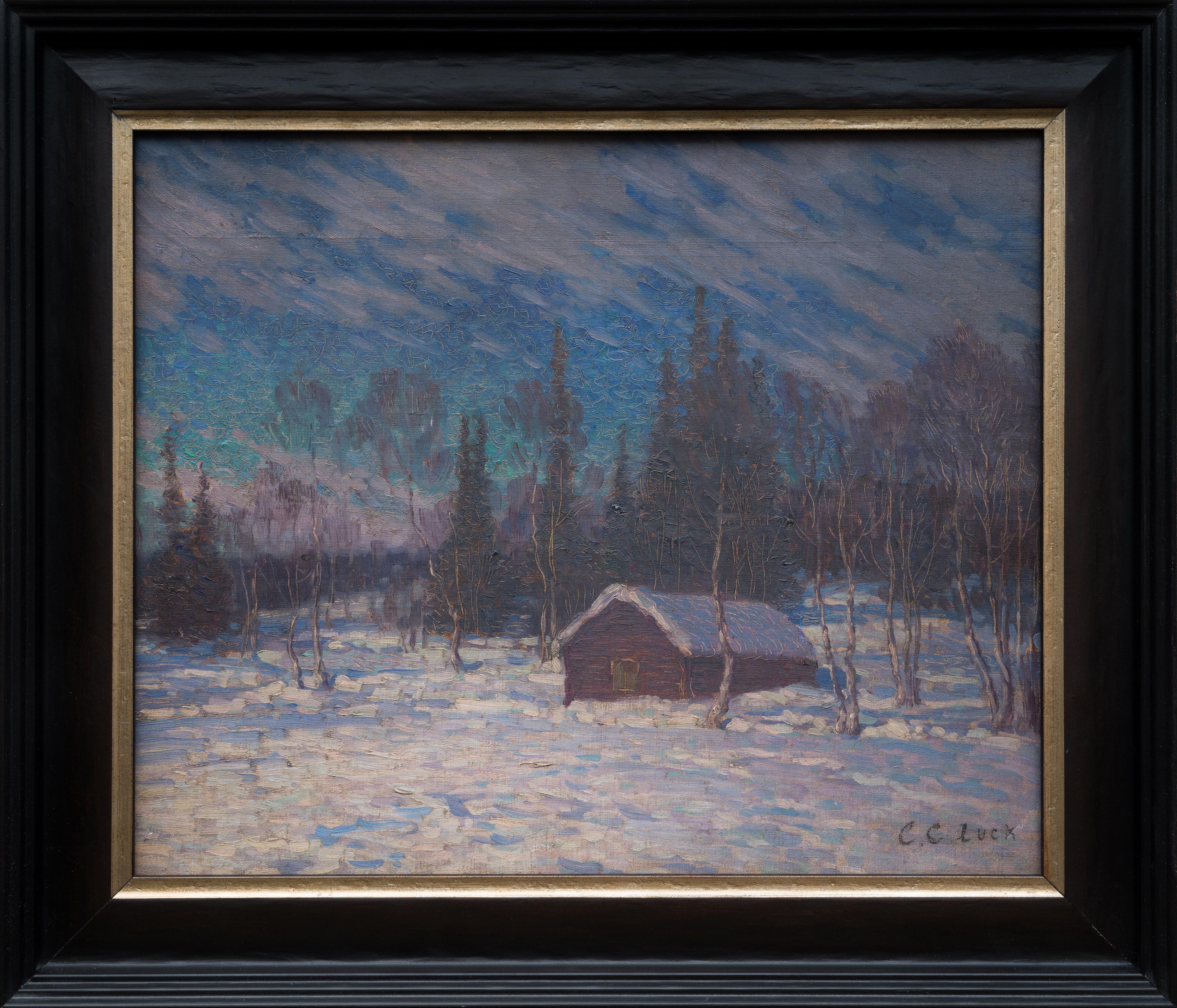 Este cautivador cuadro de Charles Cardale Luck, titulado Crepúsculo invernal, muestra la notable habilidad del artista para captar la belleza etérea de un invierno nórdico. La escena representa un paisaje nevado con una solitaria cabaña roja