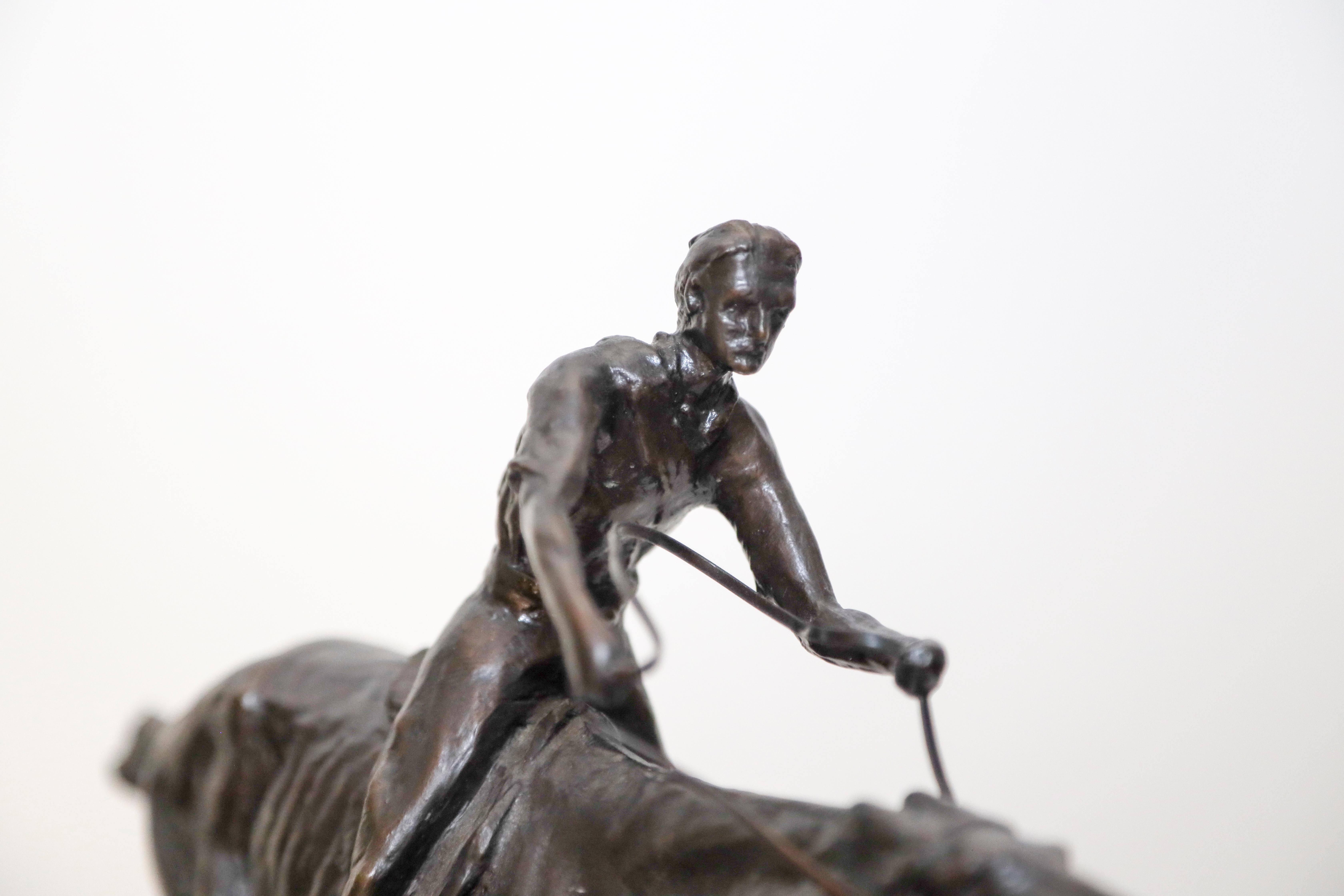 Sie gewann das Rennen  Galloping-Pferd und Reiter aus Bronze von Charles Rumsey – Sculpture von Charles Cary Rumsey