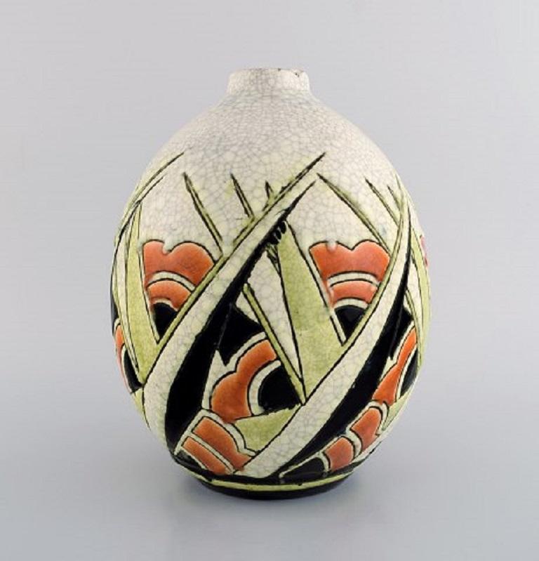 Charles Catteau (1880-1966) for Boch Freres Keramis, Belgium.
Art Deco ceramic vase in cloisonné technique. Hand-painted with flowers, 1920s-1930s.
Measures: 25 x 20 cm.
In excellent condition.
Stamped.
