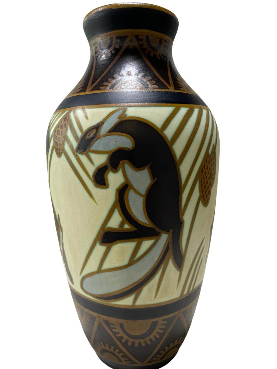 Charles CATTEAU (1880-1966). Vase mit Eichhörnchendekor aus Eichhörnchen., D.1349 im Angebot 1