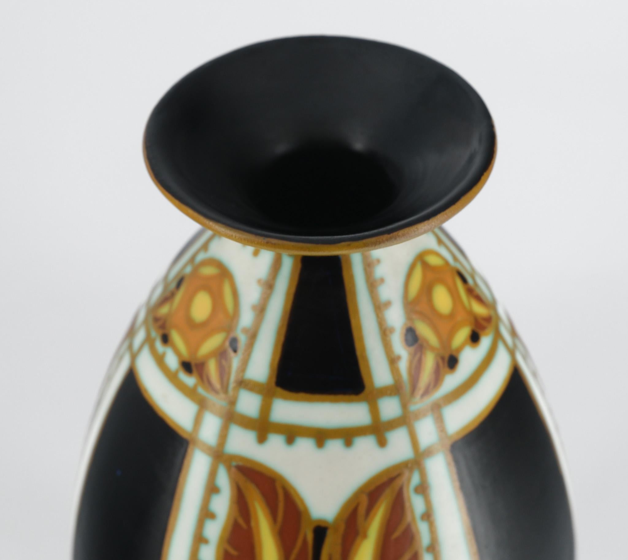 Charles Catteau Vaso a balaustro Art Deco per Boch Frères Keramis Circa 1930 In condizioni buone in vendita a Norwich, GB
