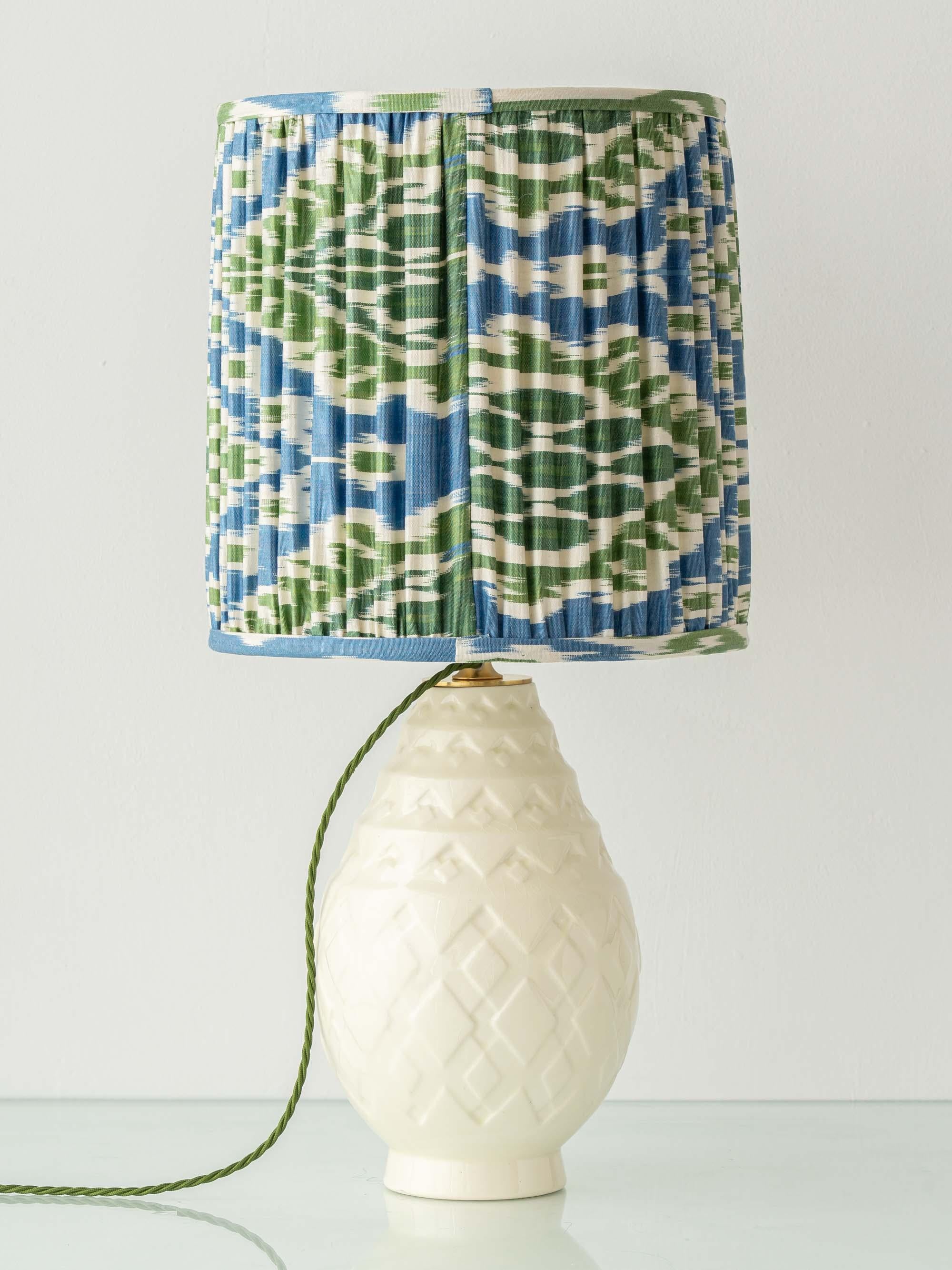 Charles Catteau Art Deco Pineapple Table Lamp with New Ikat Silk Shade, 1920s In Good Condition For Sale In AMSTERDAM, NL