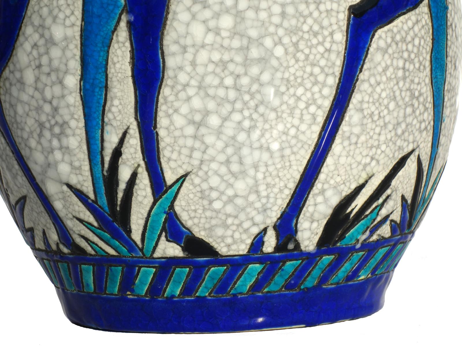 italien Vase Art Déco Boch en céramique émaillée avec cerfs bleus Charles Catteau en vente