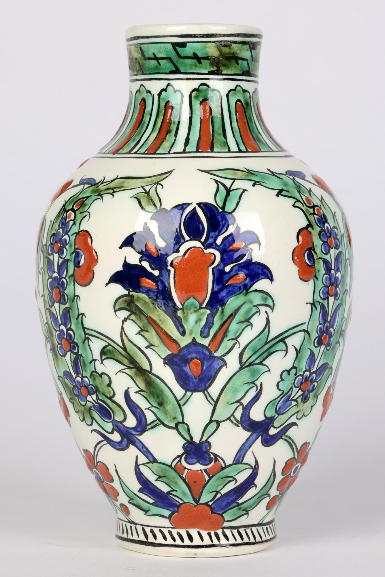 Poteries Vase en poterie d'art peint à la main au design islamique Charles Catteau Boch Freres en vente