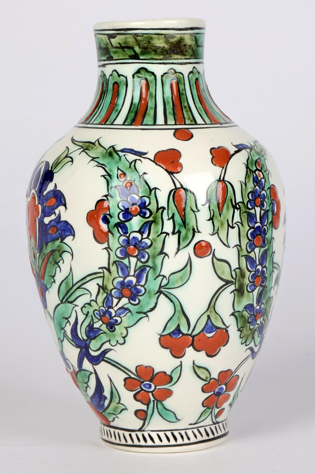 Vase en poterie d'art peint à la main au design islamique Charles Catteau Boch Freres Bon état - En vente à Bishop's Stortford, Hertfordshire