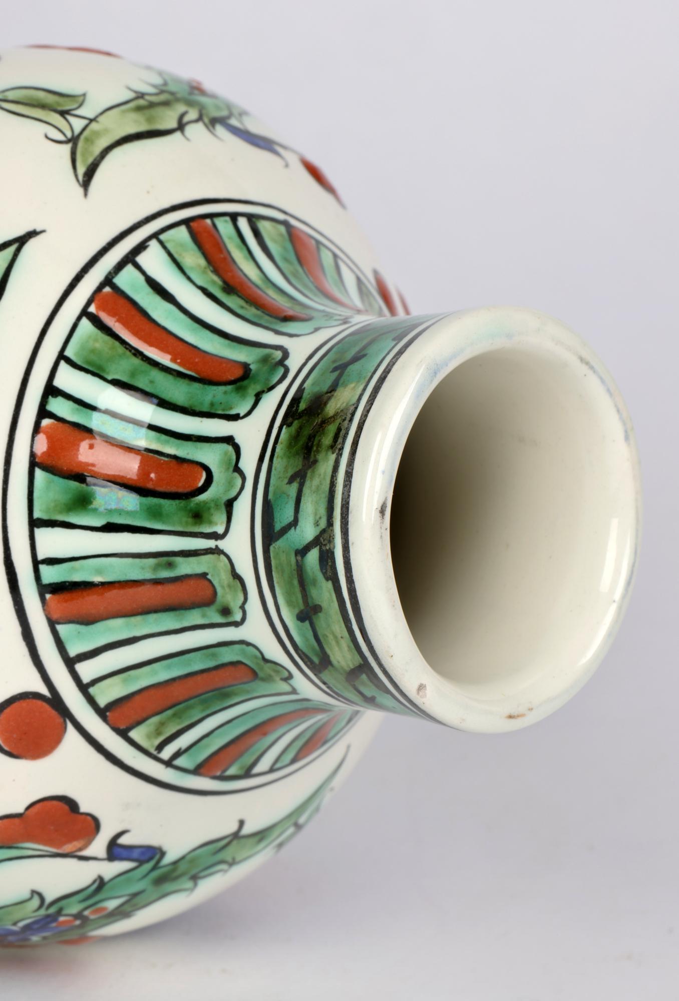 Début du 20ème siècle Vase en poterie d'art peint à la main au design islamique Charles Catteau Boch Freres en vente