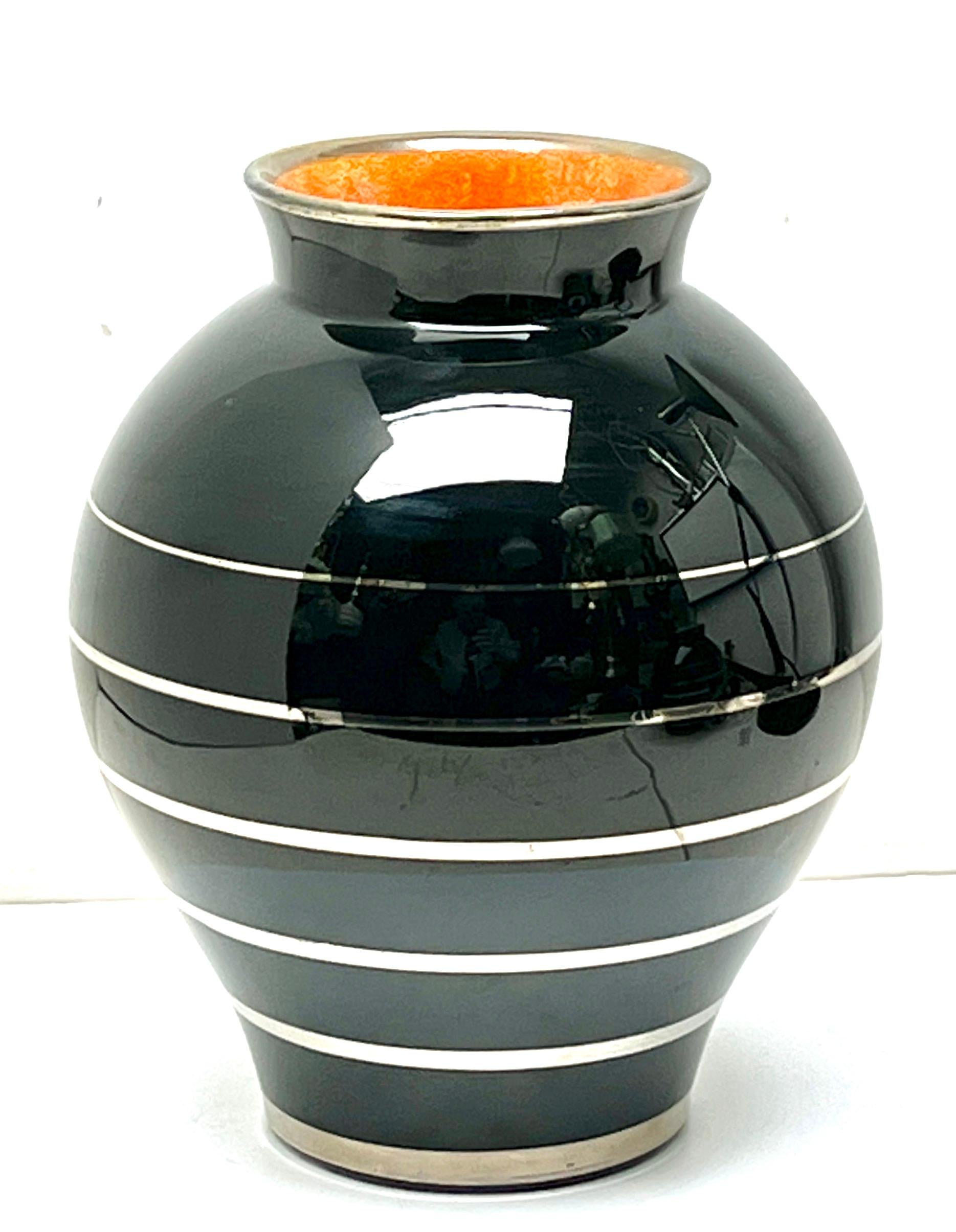 Charles Catteau - Boch Frères, La Louvière - Vases à décor minimaliste  en vente 1