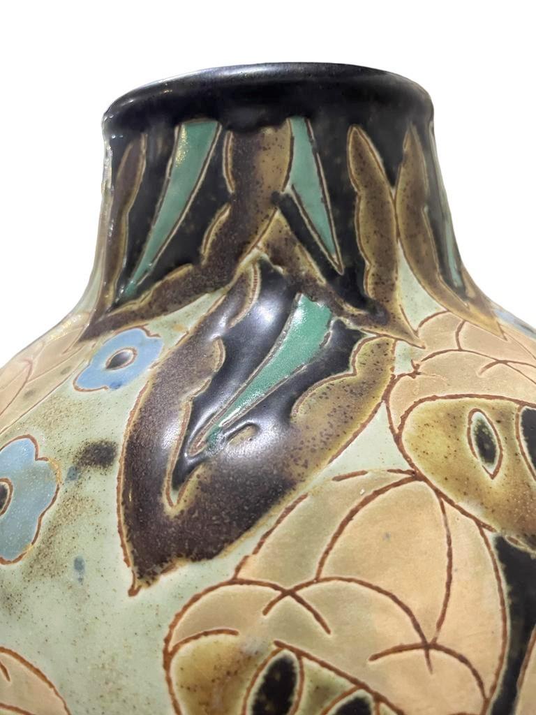 Charles Catteau für BOCH FRERES Art Deco Grès Keramis Vase mit stilisiertem Glockenboden (Unglasiert) im Angebot