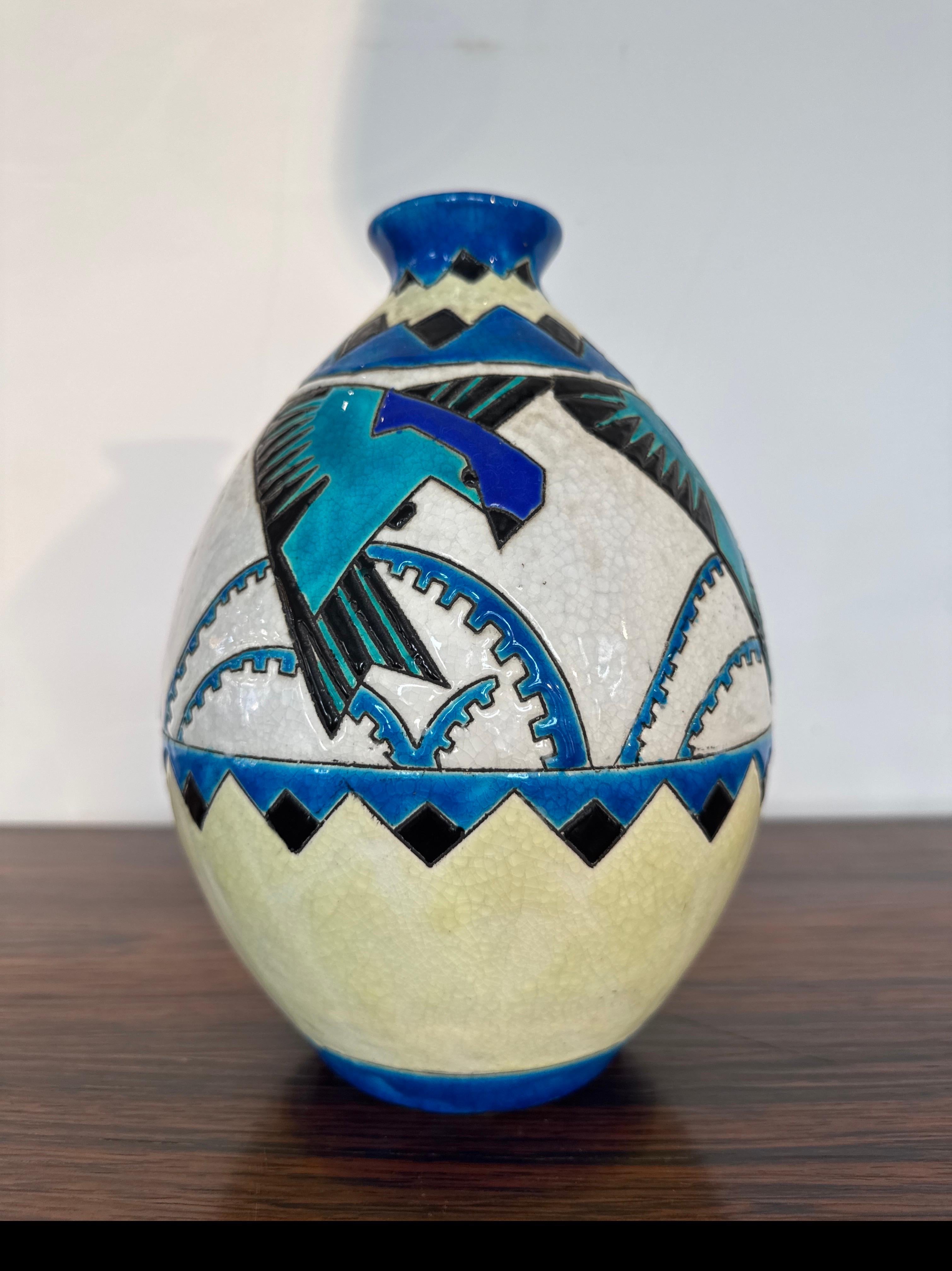 Smaltato Charles Catteau per Boch Keramis Vaso Art Deco con rondini stilizzate, Belgio in vendita