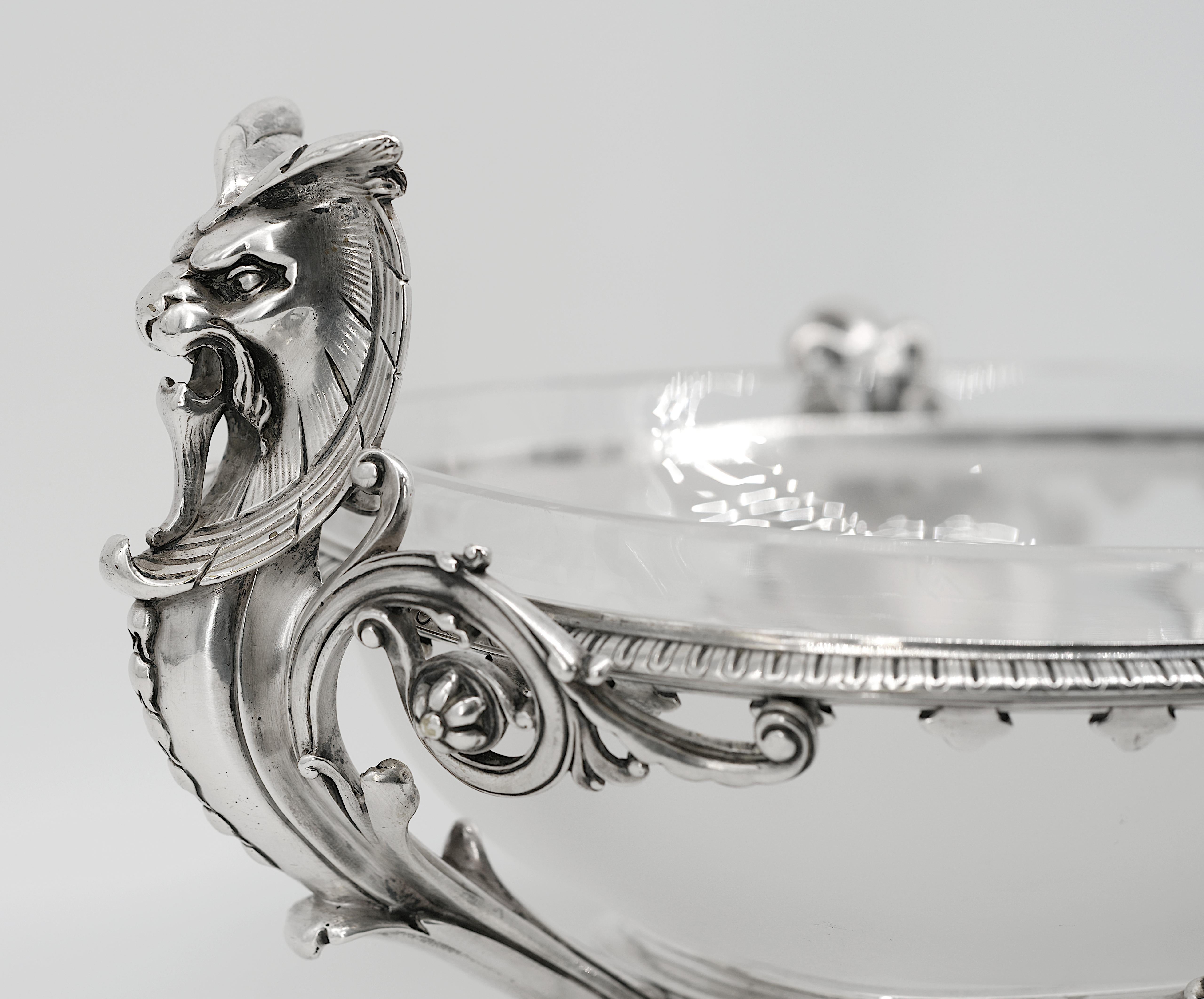 Milieu du XIXe siècle Charles Christofle Centre de table en bronze argenté Napoléon III, 1856 en vente
