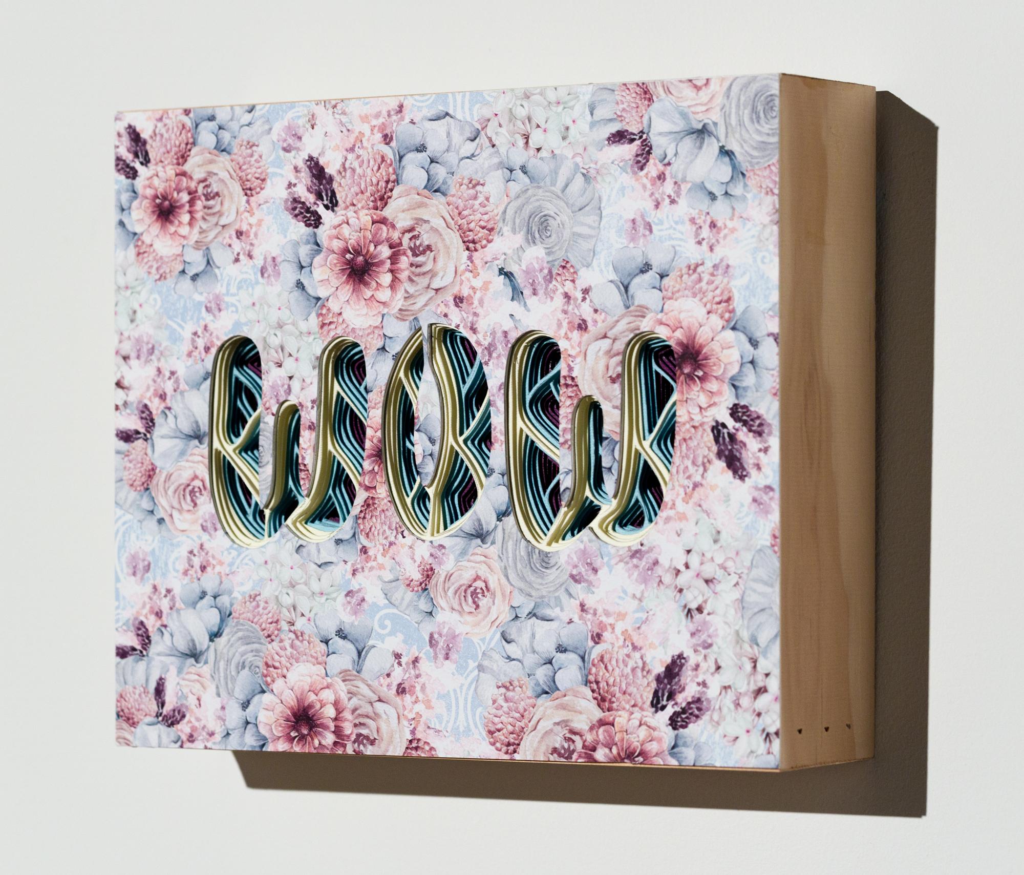 „WOW“, handgeschnittene Wandskulptur aus Papier mit Wandbezug im Angebot 5