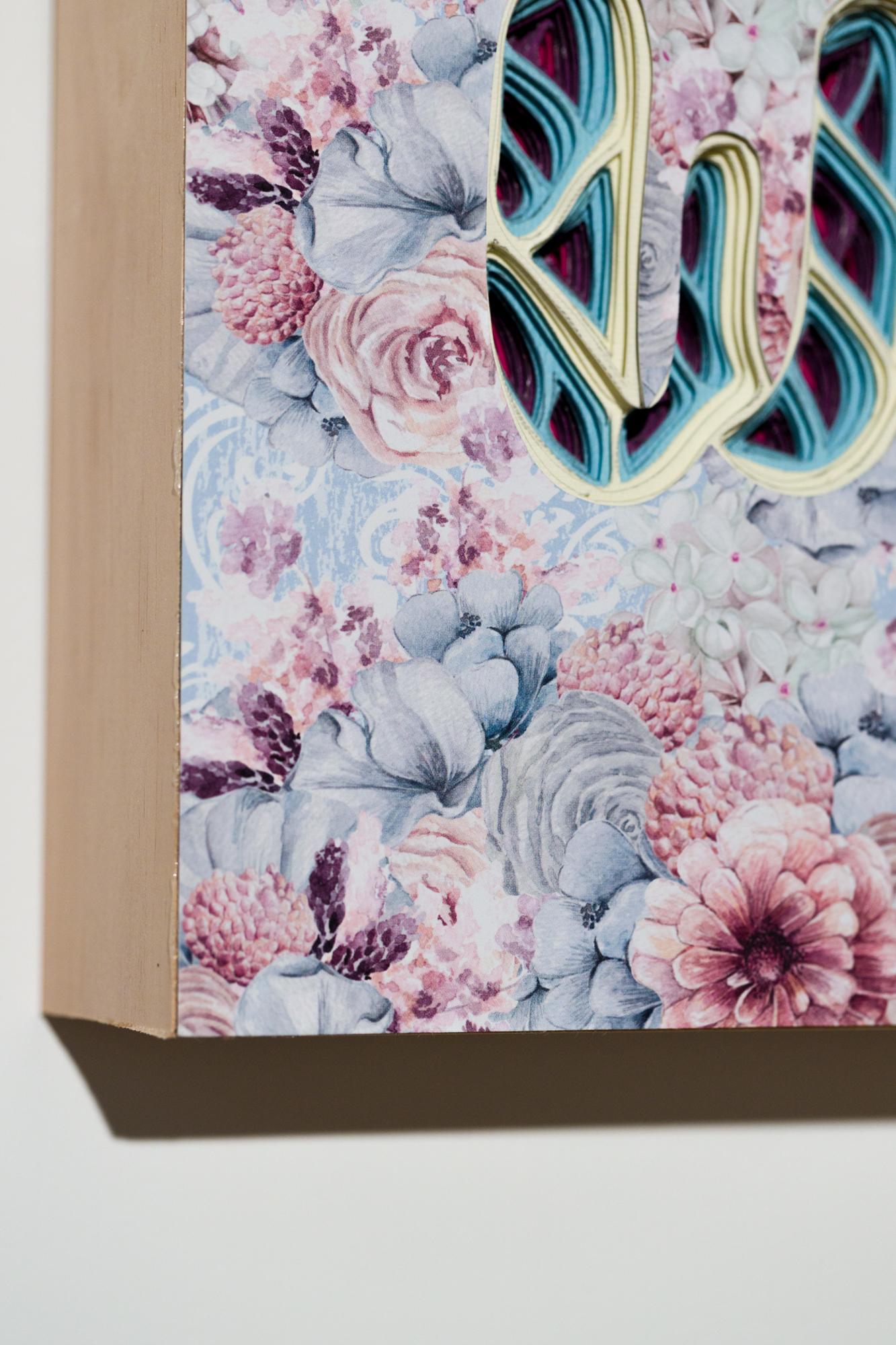„WOW“, handgeschnittene Wandskulptur aus Papier mit Wandbezug im Angebot 2