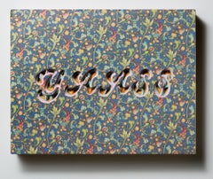 Text «YAASS », papier superposé et découpé à la main, monté sur panneau de bois