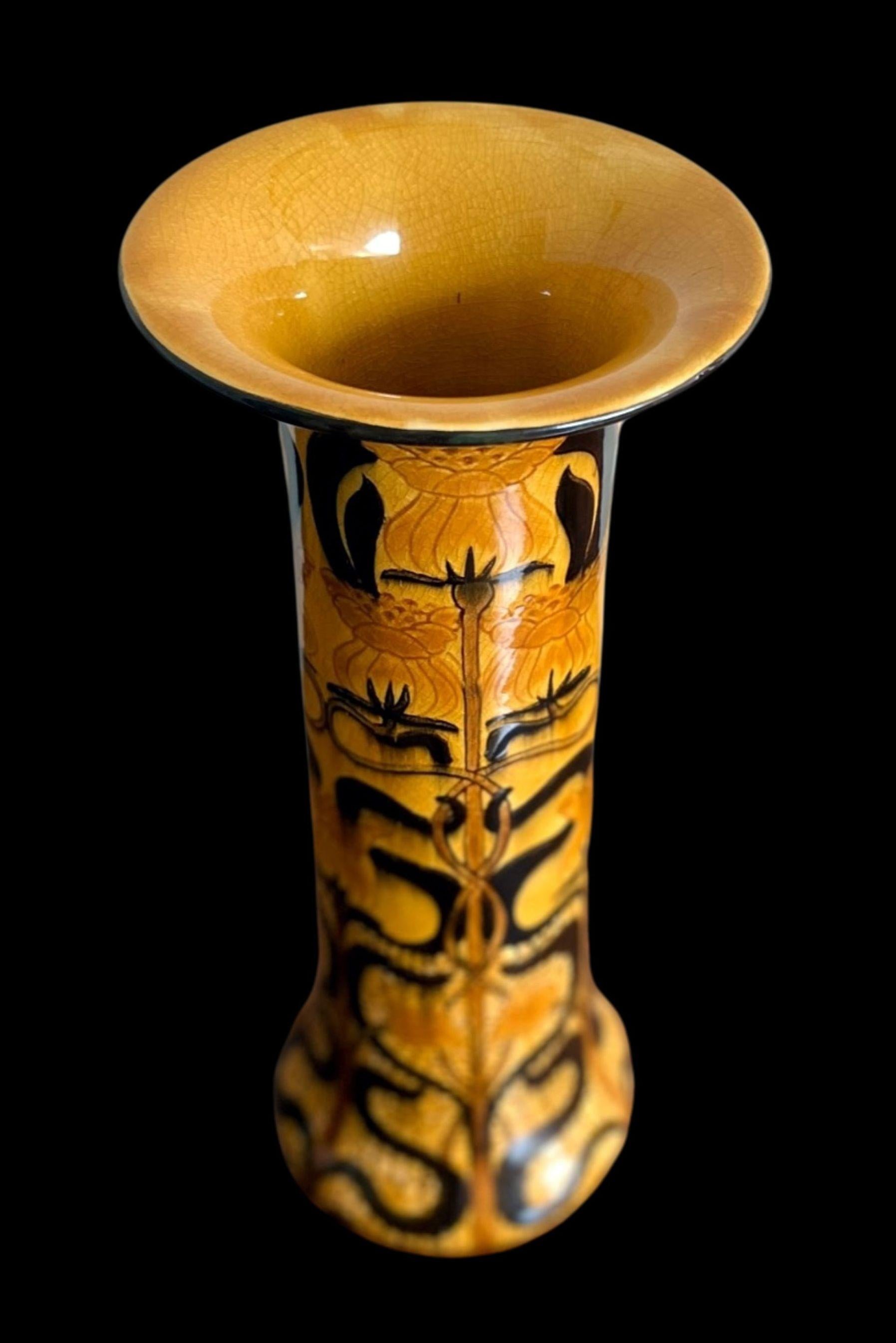 Charles Collis-Vase (Tonware) im Angebot