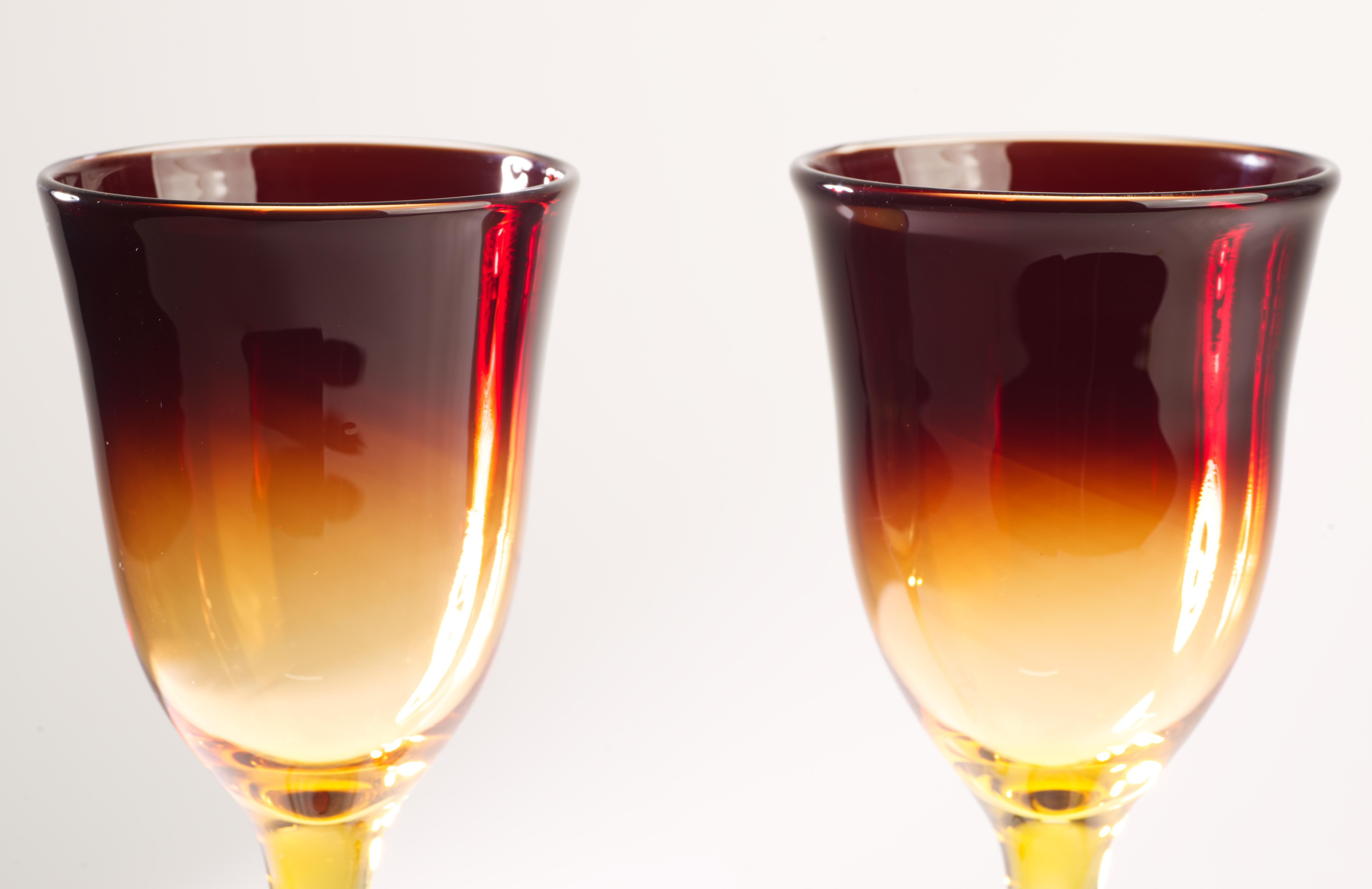 Paar Ombre Goblet-Gläser von Charles Correll, amerikanisches Studio-Kunstglas (Organische Moderne) im Angebot