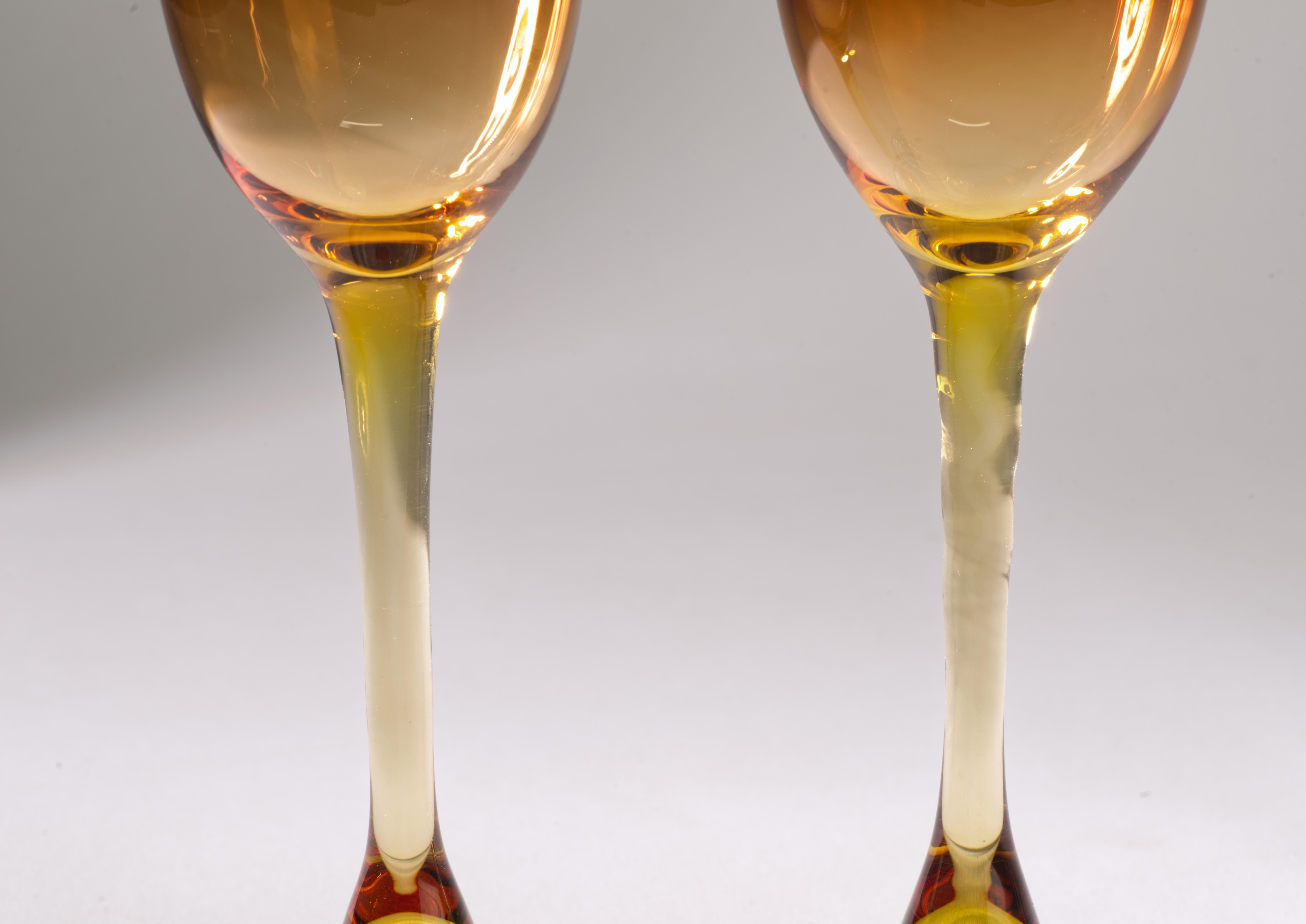 Paar Ombre Goblet-Gläser von Charles Correll, amerikanisches Studio-Kunstglas (Handgefertigt) im Angebot