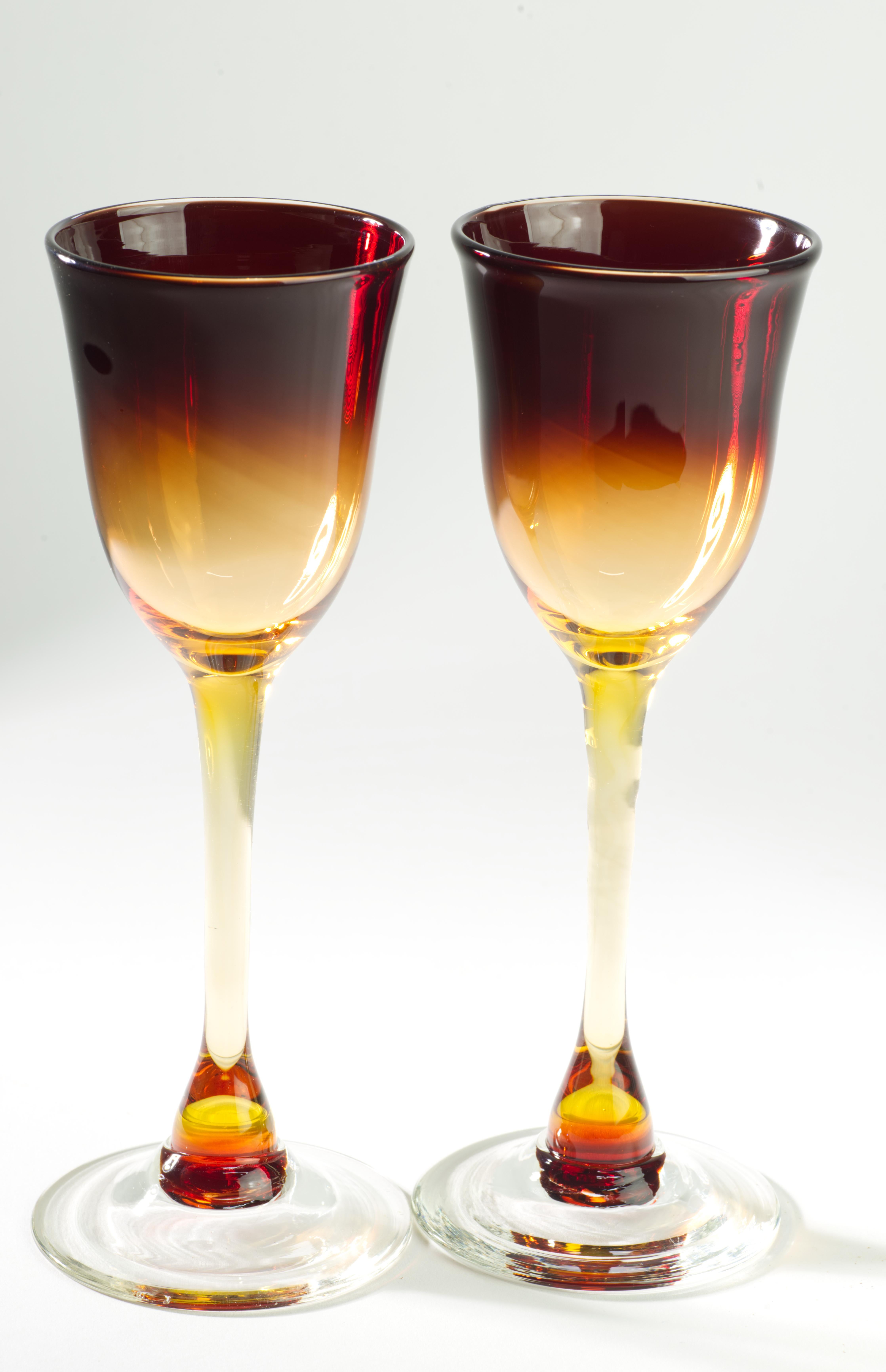 Paar Ombre Goblet-Gläser von Charles Correll, amerikanisches Studio-Kunstglas (20. Jahrhundert) im Angebot