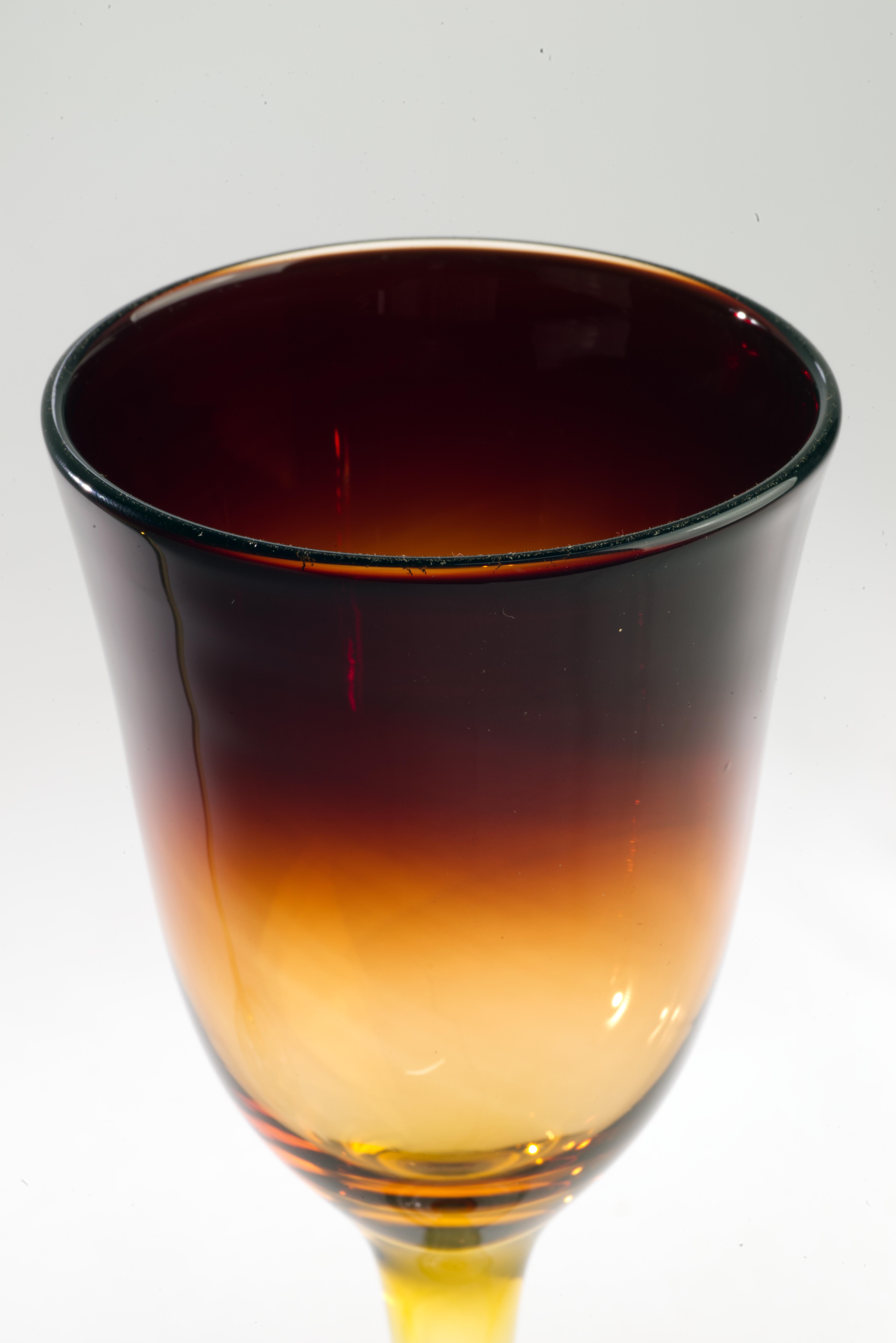 Paar Ombre Goblet-Gläser von Charles Correll, amerikanisches Studio-Kunstglas (Glas) im Angebot