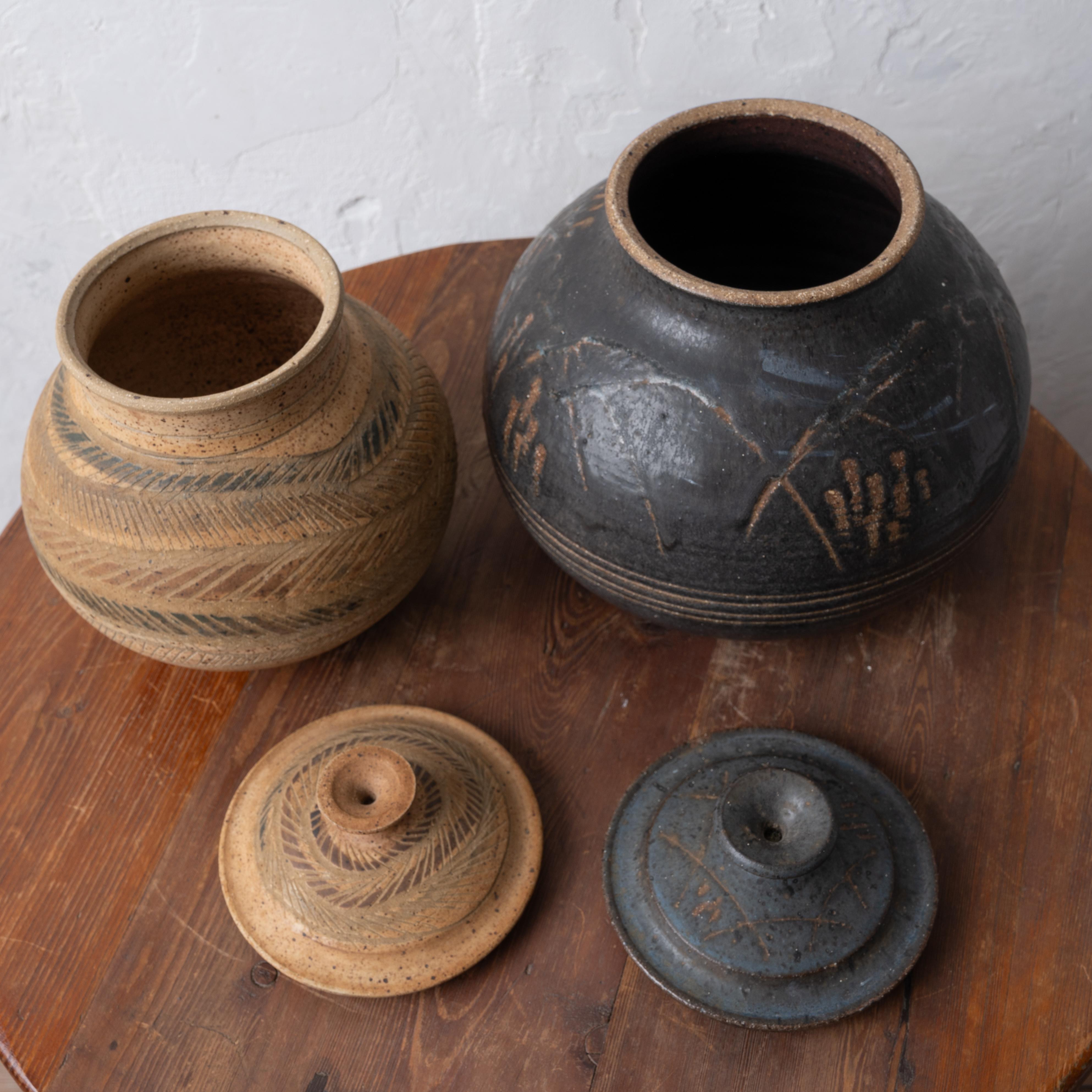 Paire de jarres à couvercle en poterie de Charles Counts en vente 5