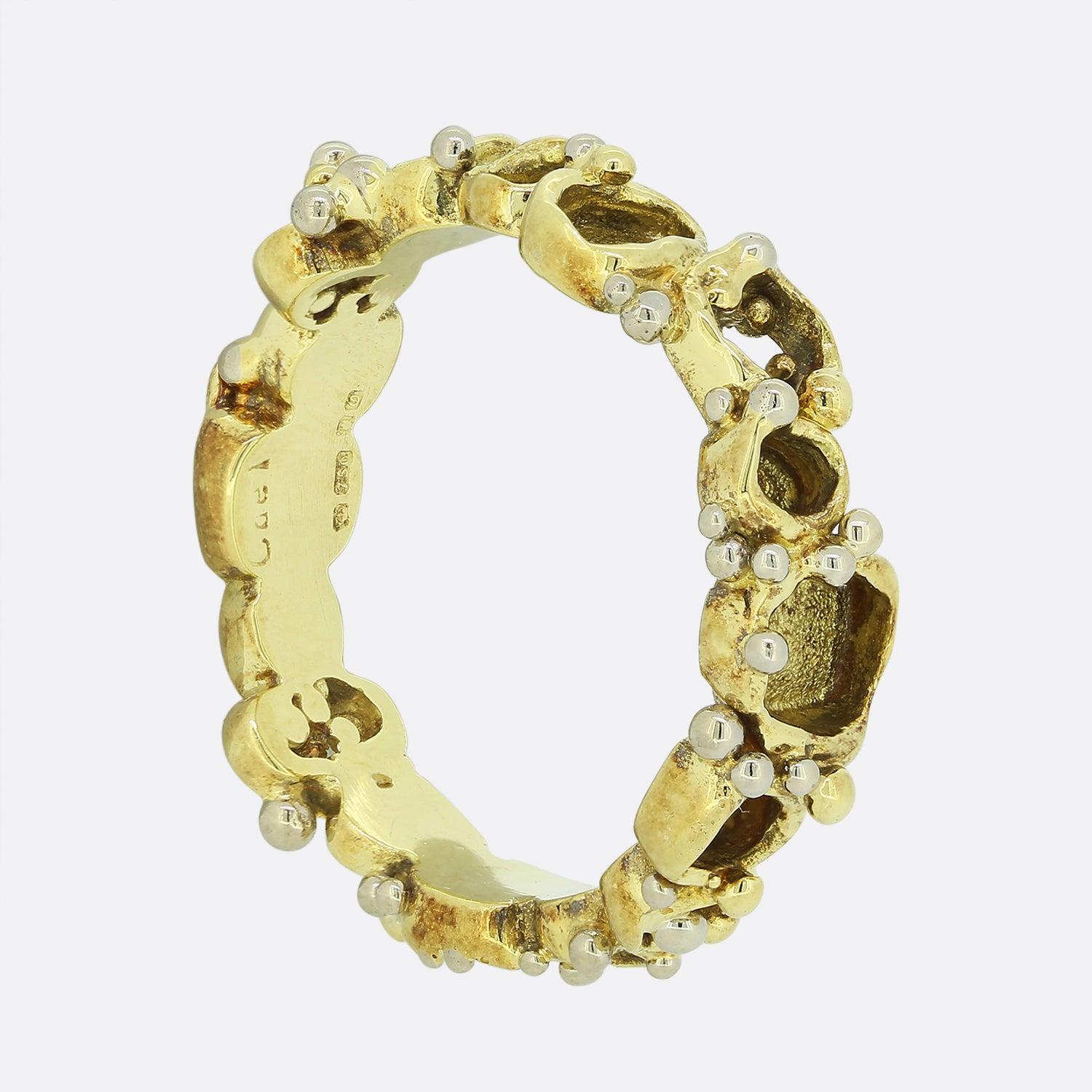 This is an 18ct yellow gold ring from the luxury jewellery designer Charles De Temple. The ring features an abstract design with both white and yellow gold beads. It is fully hallmarked to the year 1988 and marked 'CdeT'.
Charles de Temple was a