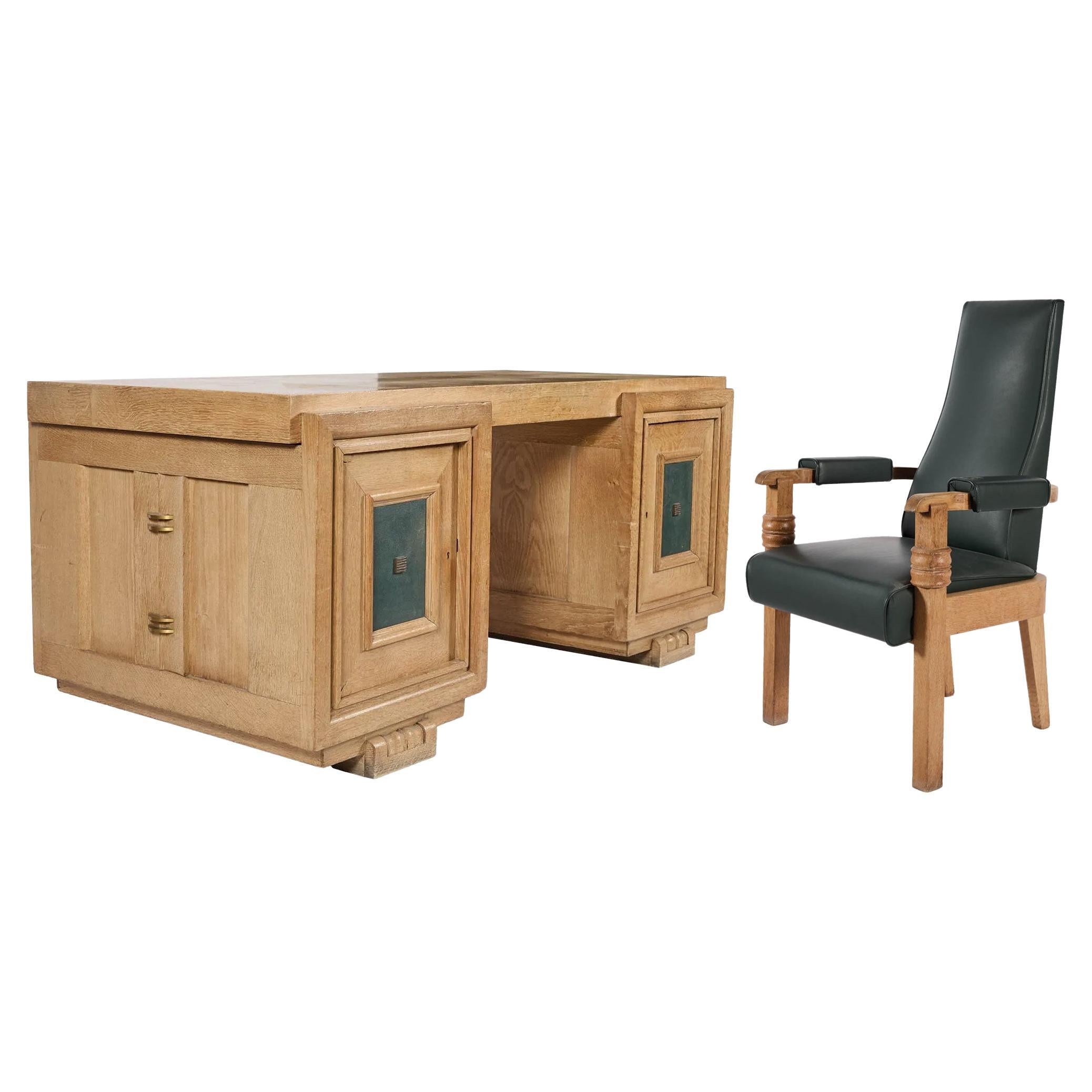 Charles Dudouyt (1885-1946) Bureau et fauteuil Art Déco en chêne vers 1940 en vente