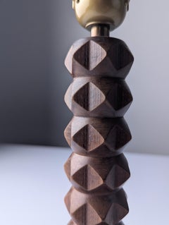 Charles Dudouyt, Rechtsanwalt Tischlampe, Oak mit Lampenschirm aus Pergamentleder, Frankreich, 1950er Jahre