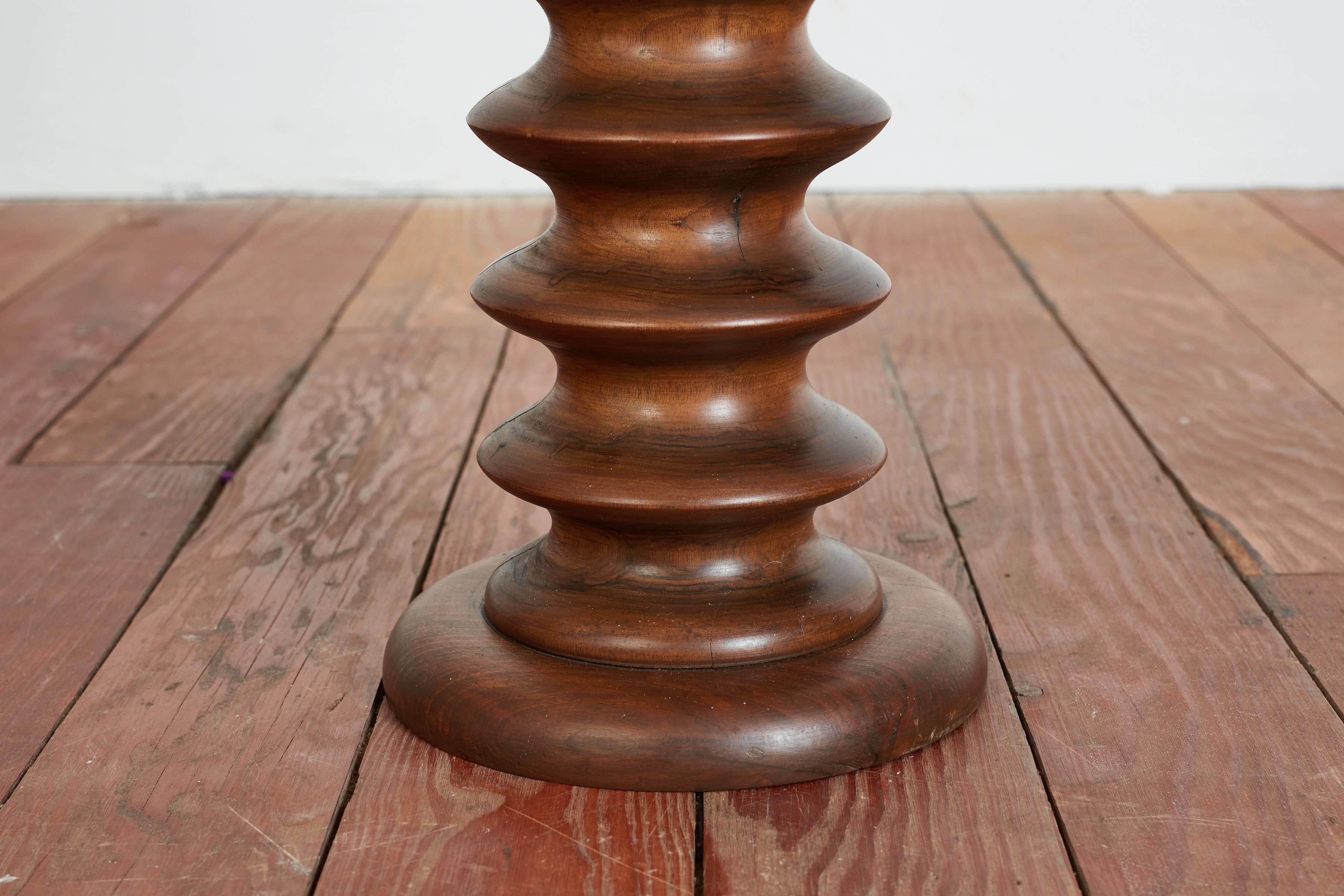 Mesa con pedestal atribuida a Charles Dudouyt en venta 6