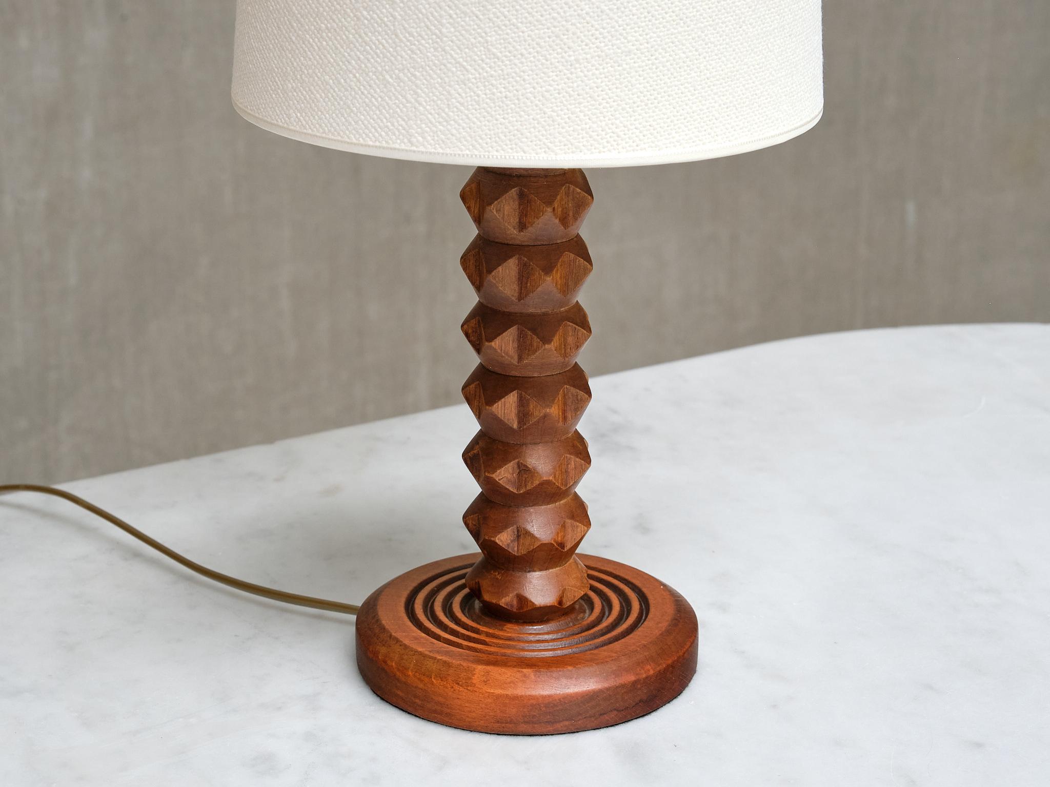 Charles Dudouyt Attributed Table Lamp in Oak with Ivory Shade, France, 1950s en vente 3