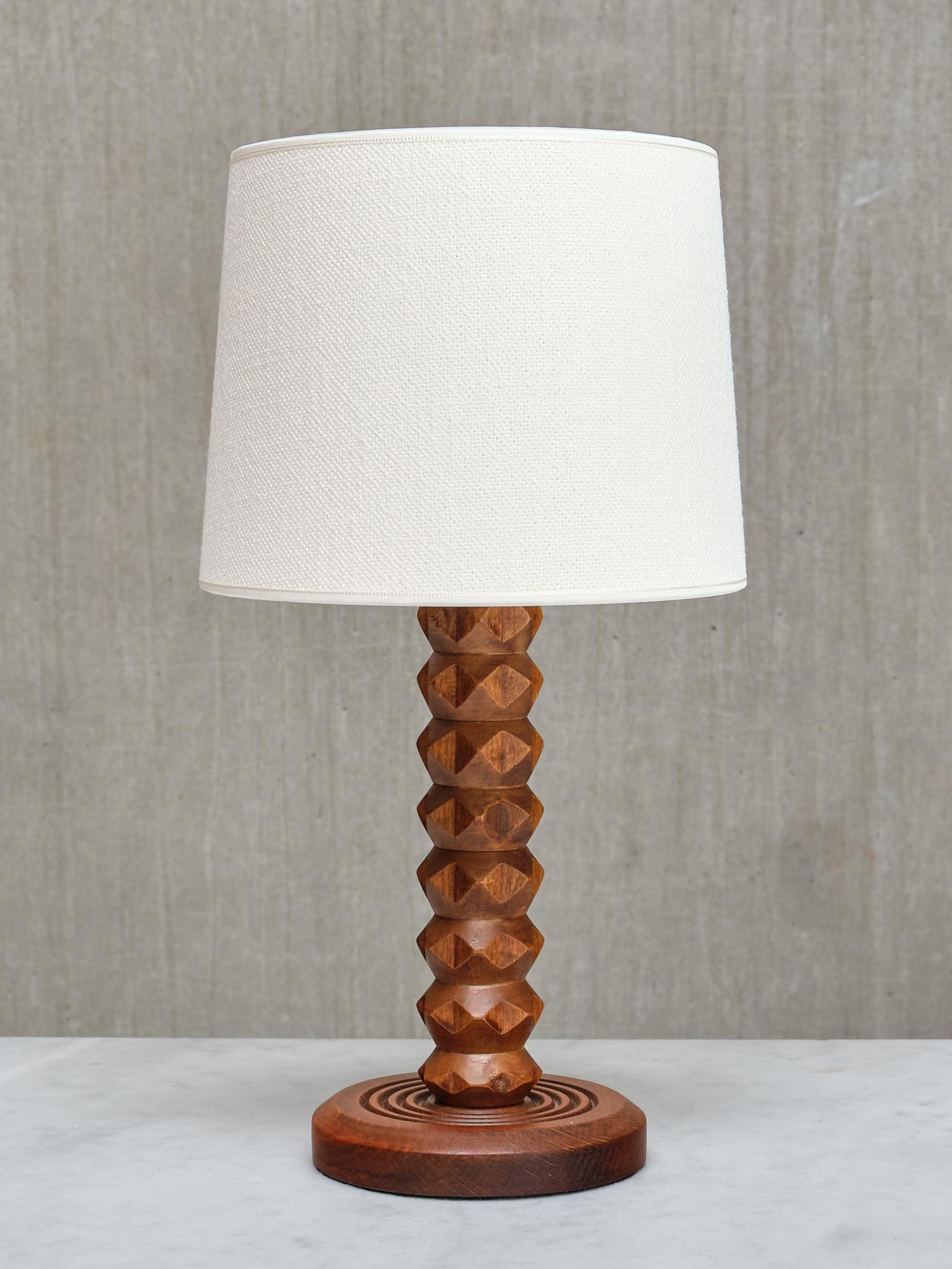 Mid-Century Modern Charles Dudouyt Attributed Table Lamp in Oak with Ivory Shade, France, 1950s en vente