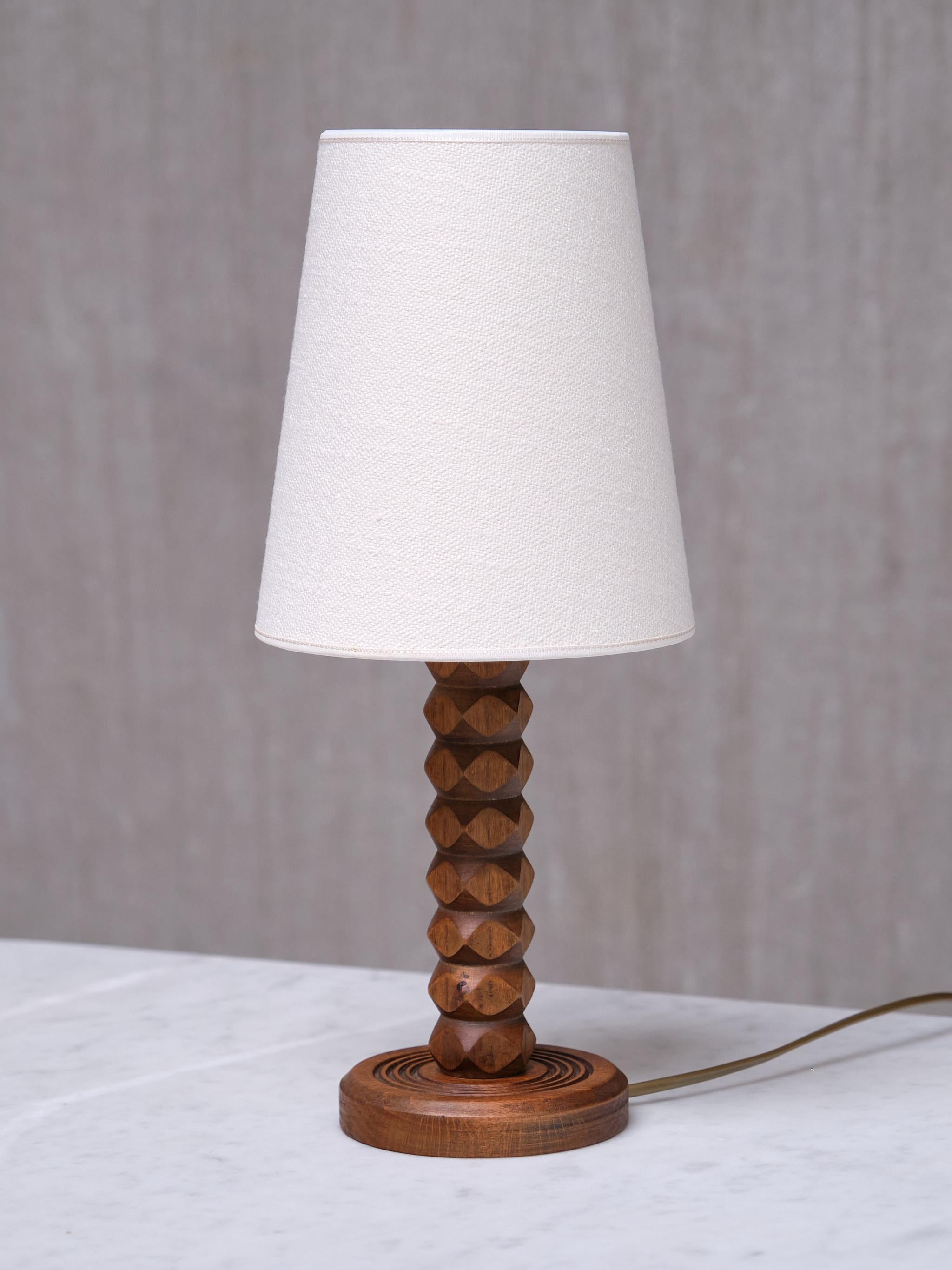 Charles Dudouyt Attributed Table Lamp in Oak with Ivory Shade, France, 1950s In Good Condition For Sale In The Hague, NL