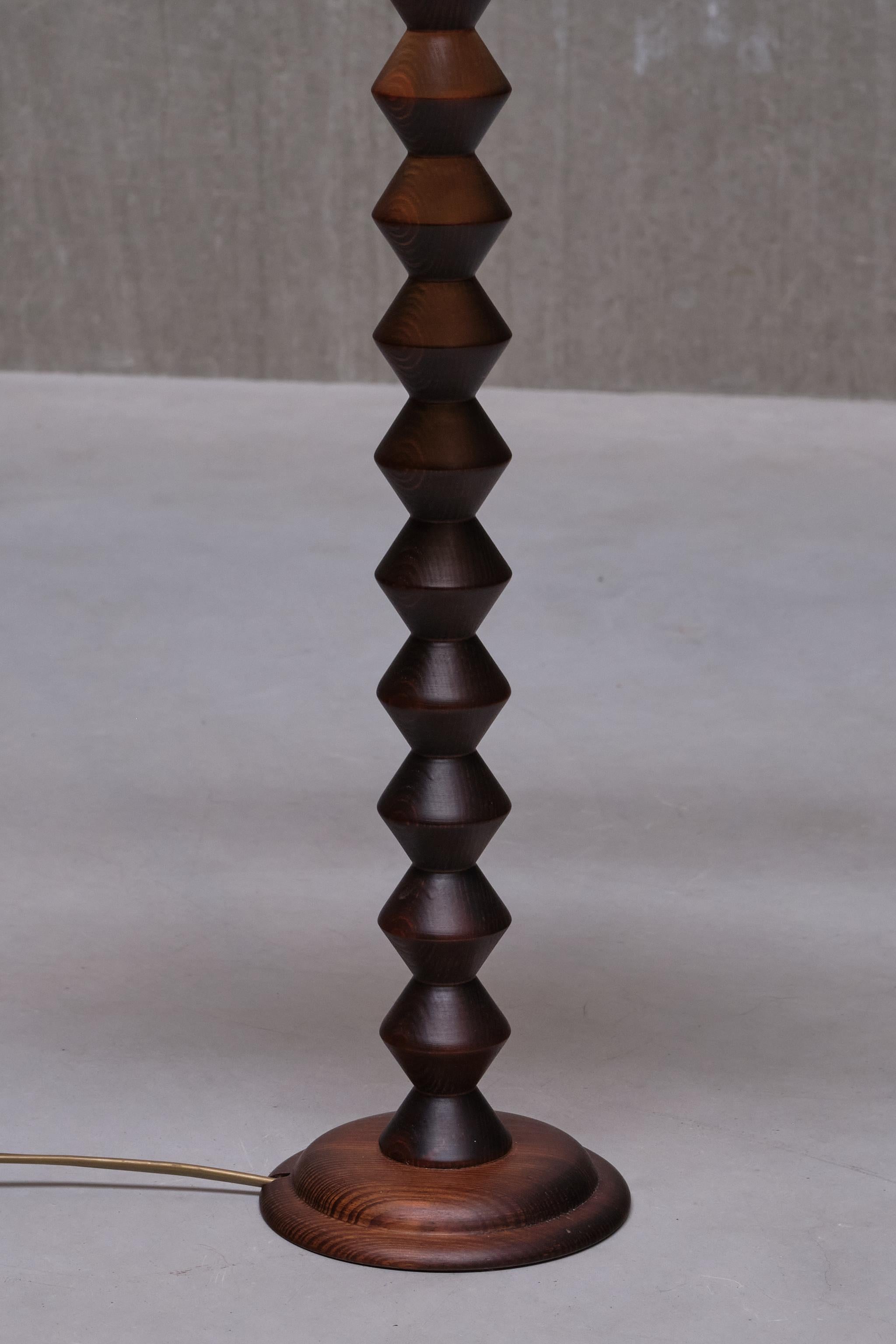 Charles Dudouyt Attributed Tall Table Lamp in Oak, France, 1950s In Good Condition For Sale In The Hague, NL